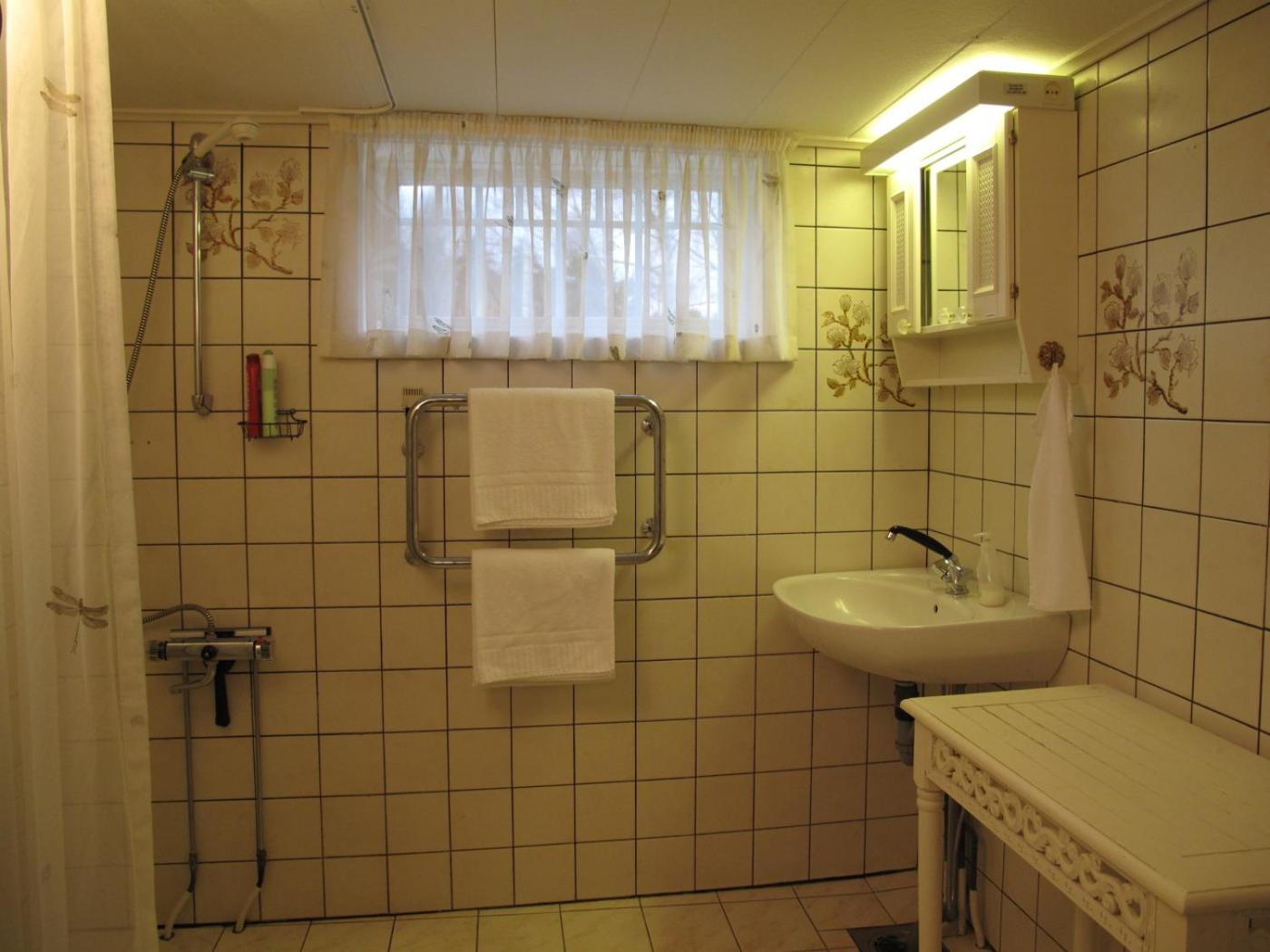 Deluxe King Room - Photo 15