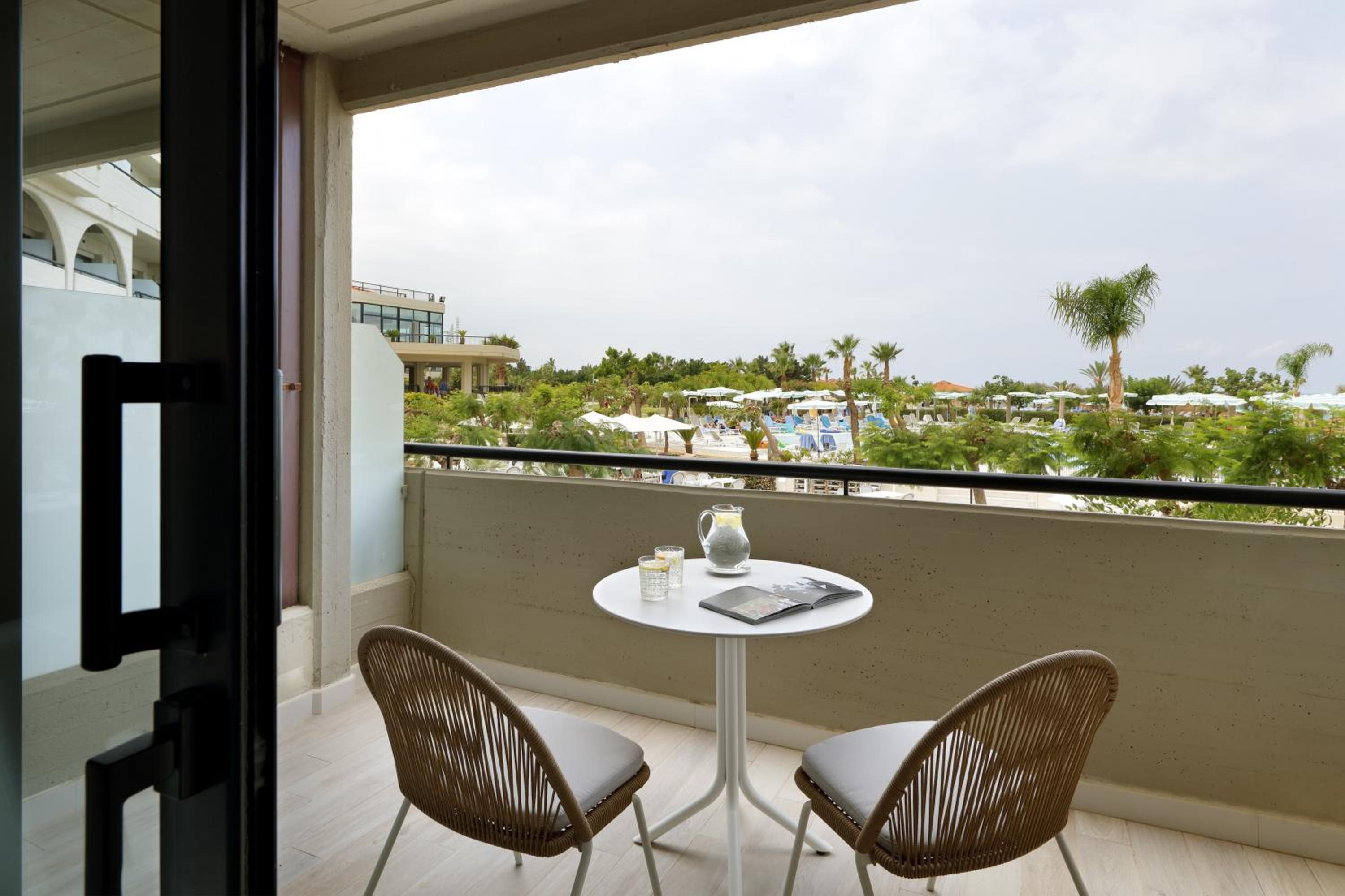 Deluxe Pool View