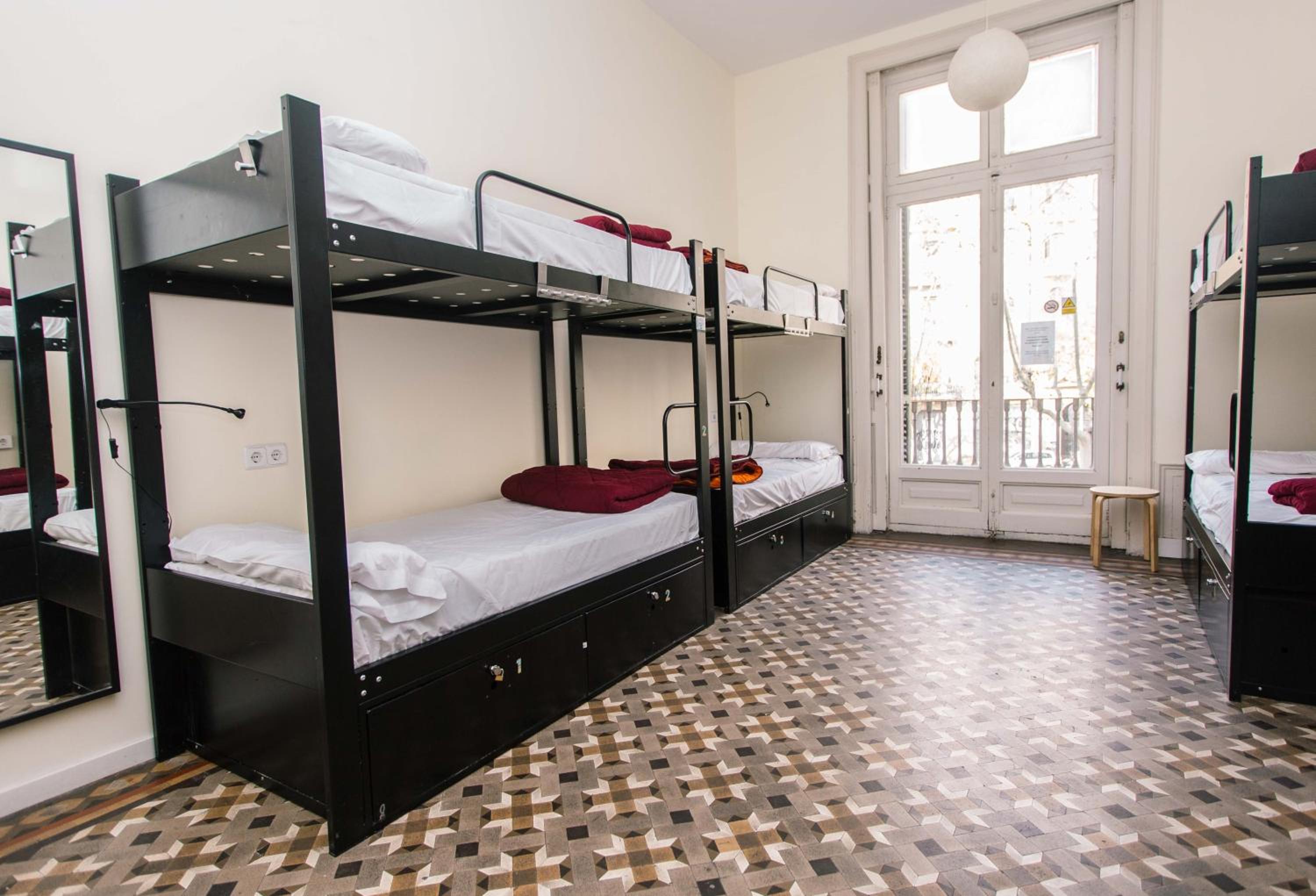 Single Bed in 6-Bed Dormitory Room photo 3