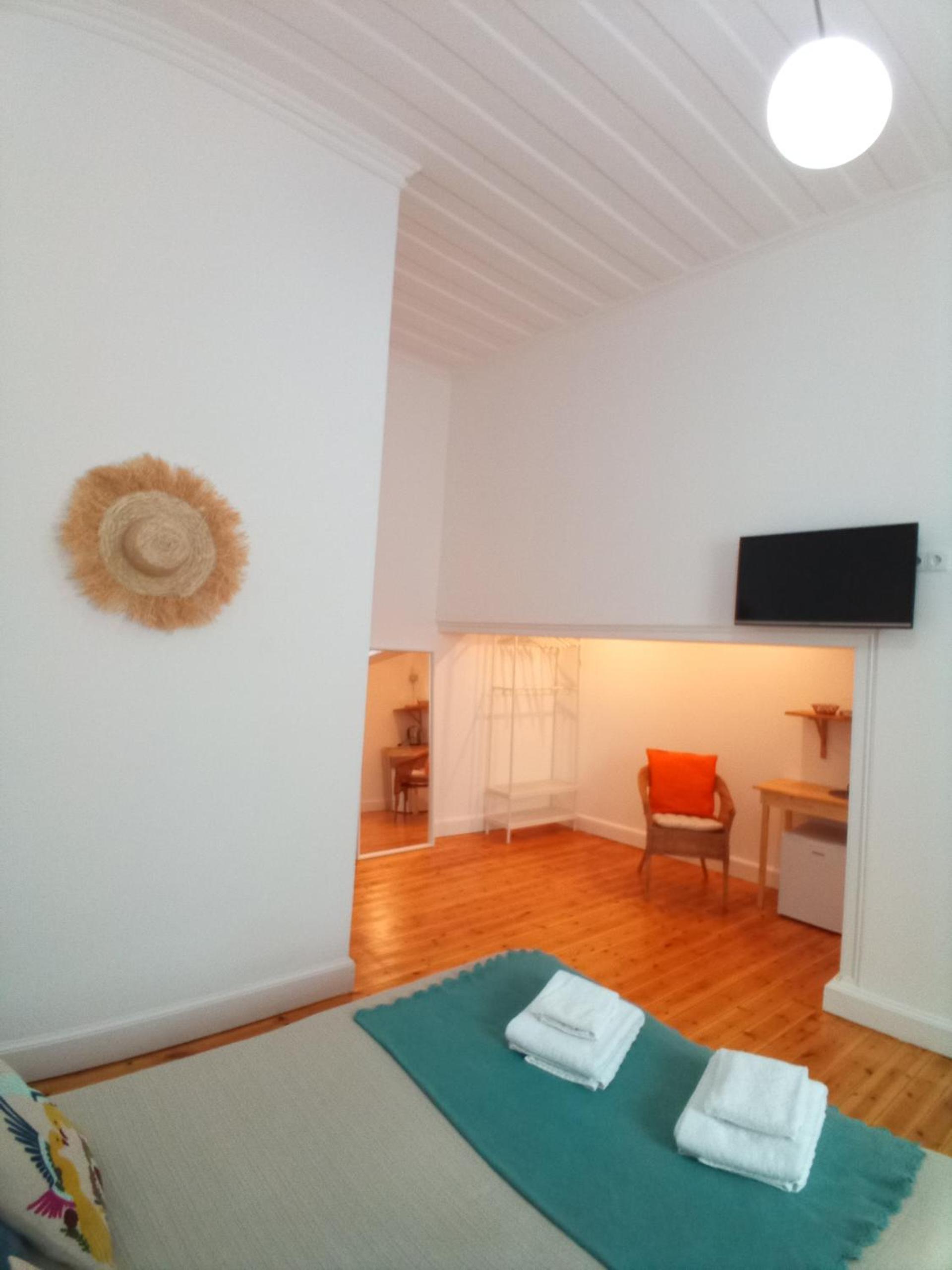 Double Room with Private Bathroom - Photo 2
