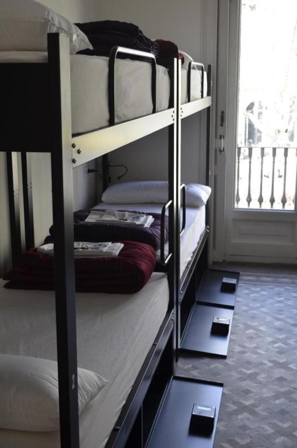 Single Bed in 6-Bed Dormitory Room photo 2