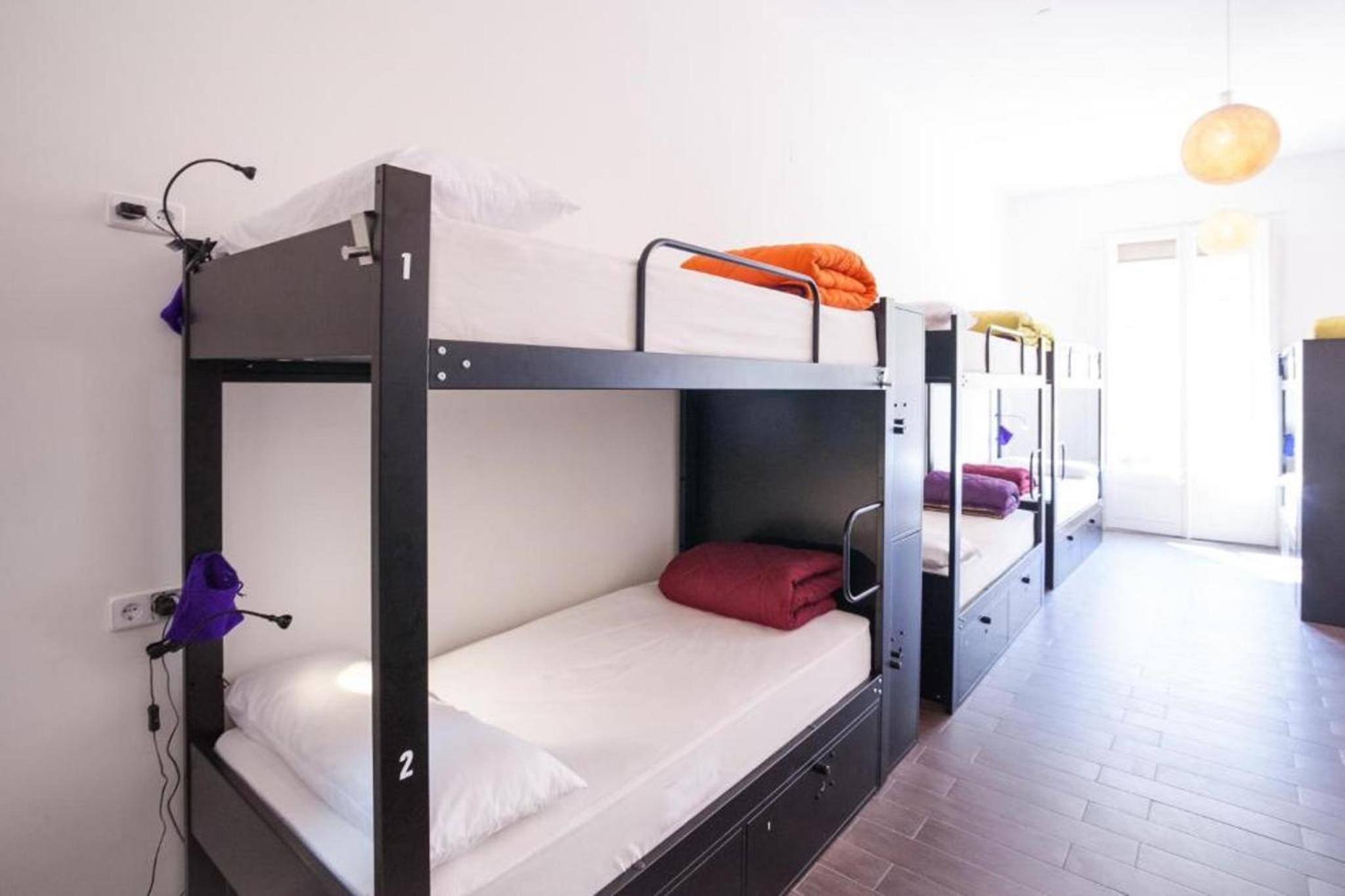 Single Bed in 12-Bed Dormitory Room photo 3