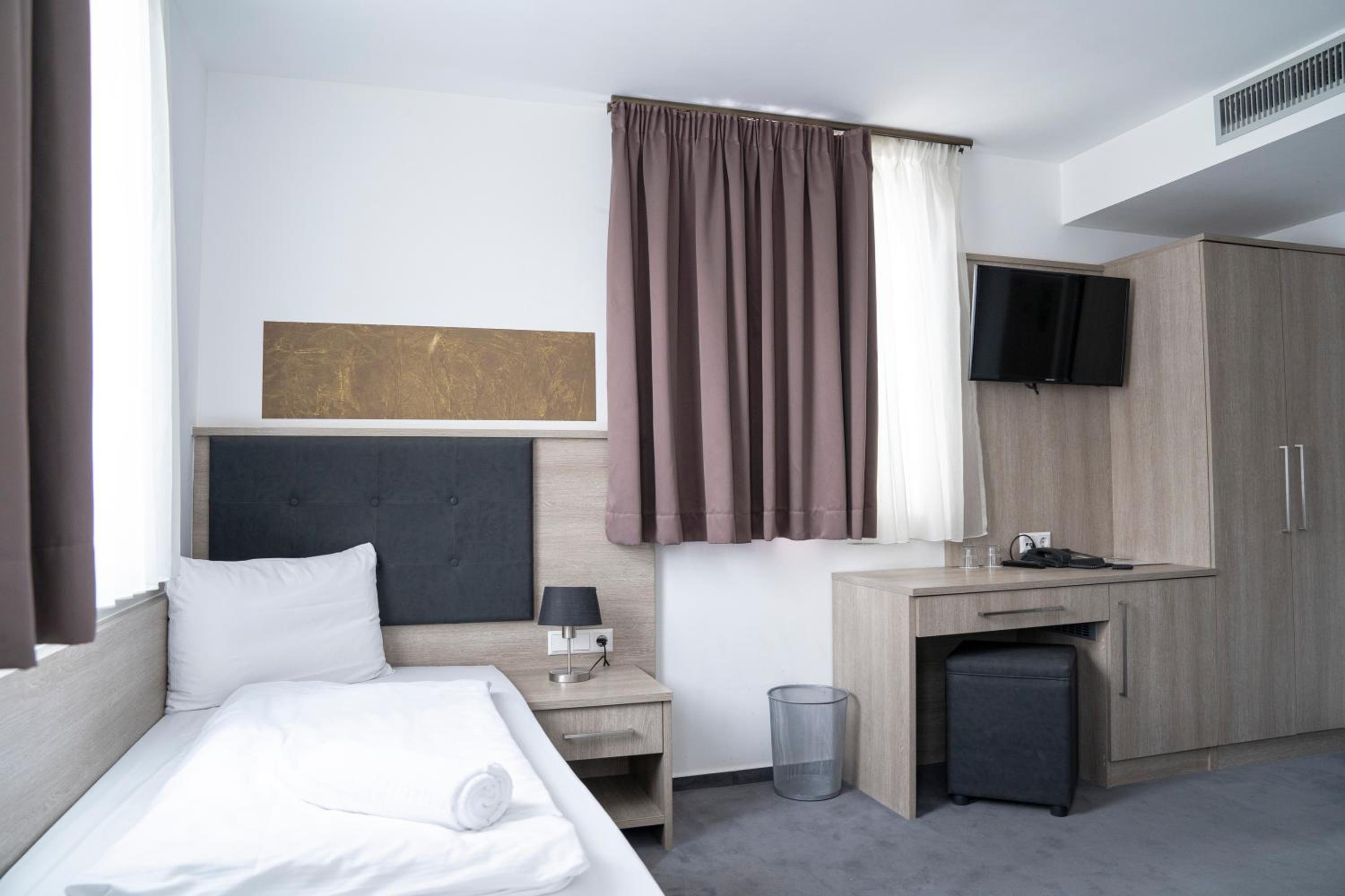 Single Room photo 2