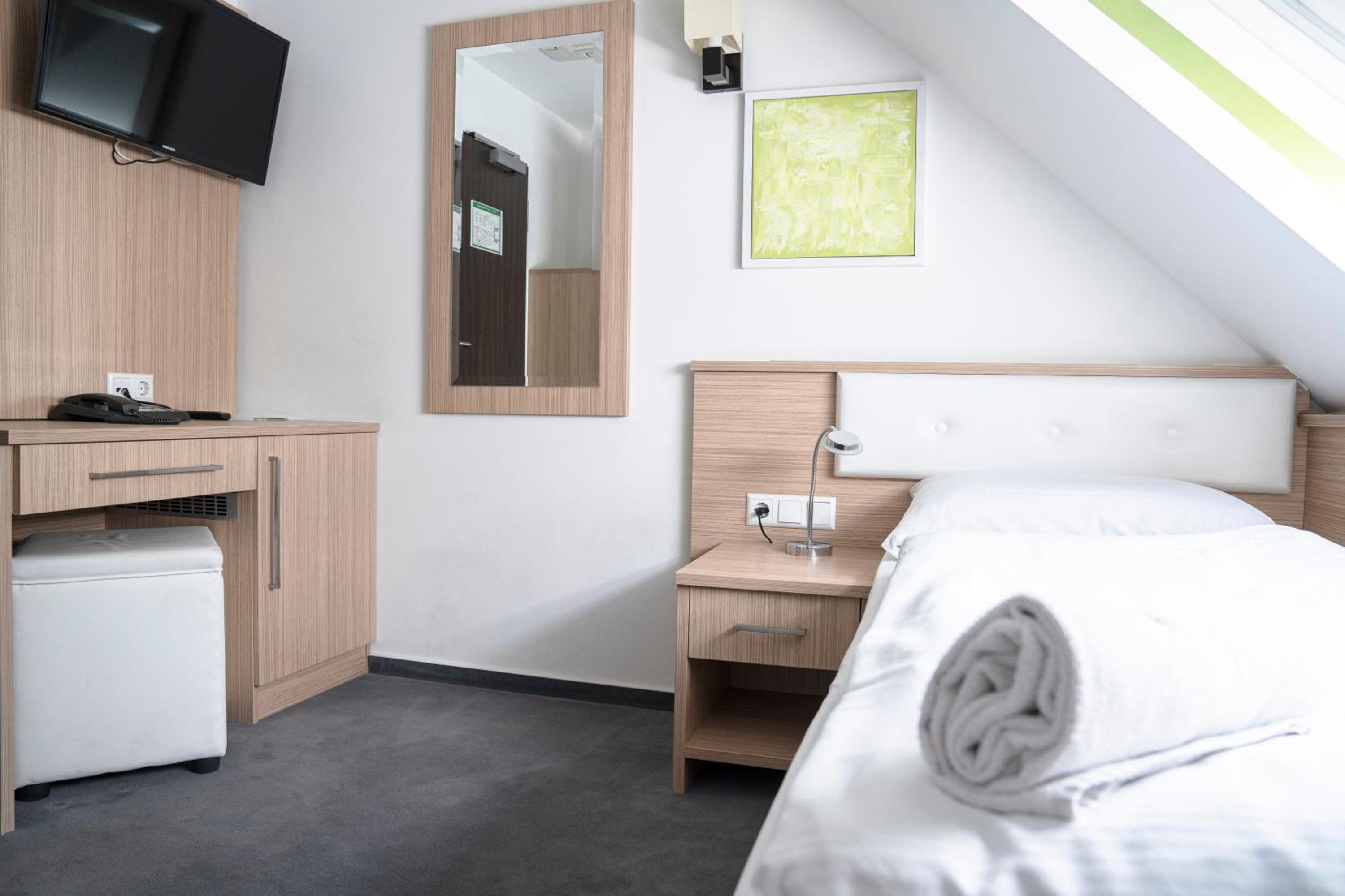 Single Room photo 2
