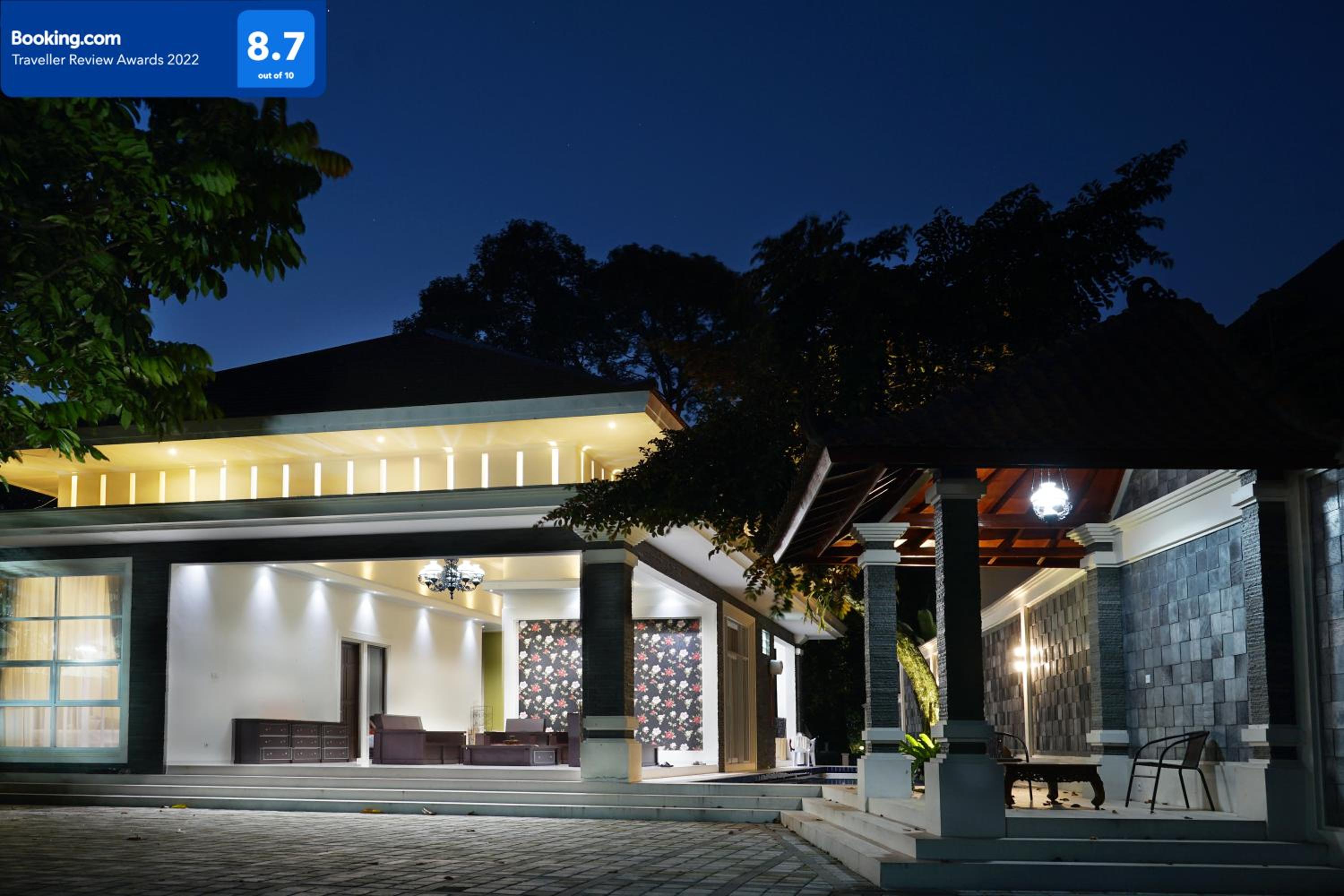 Three-Bedroom Villa - Photo 5