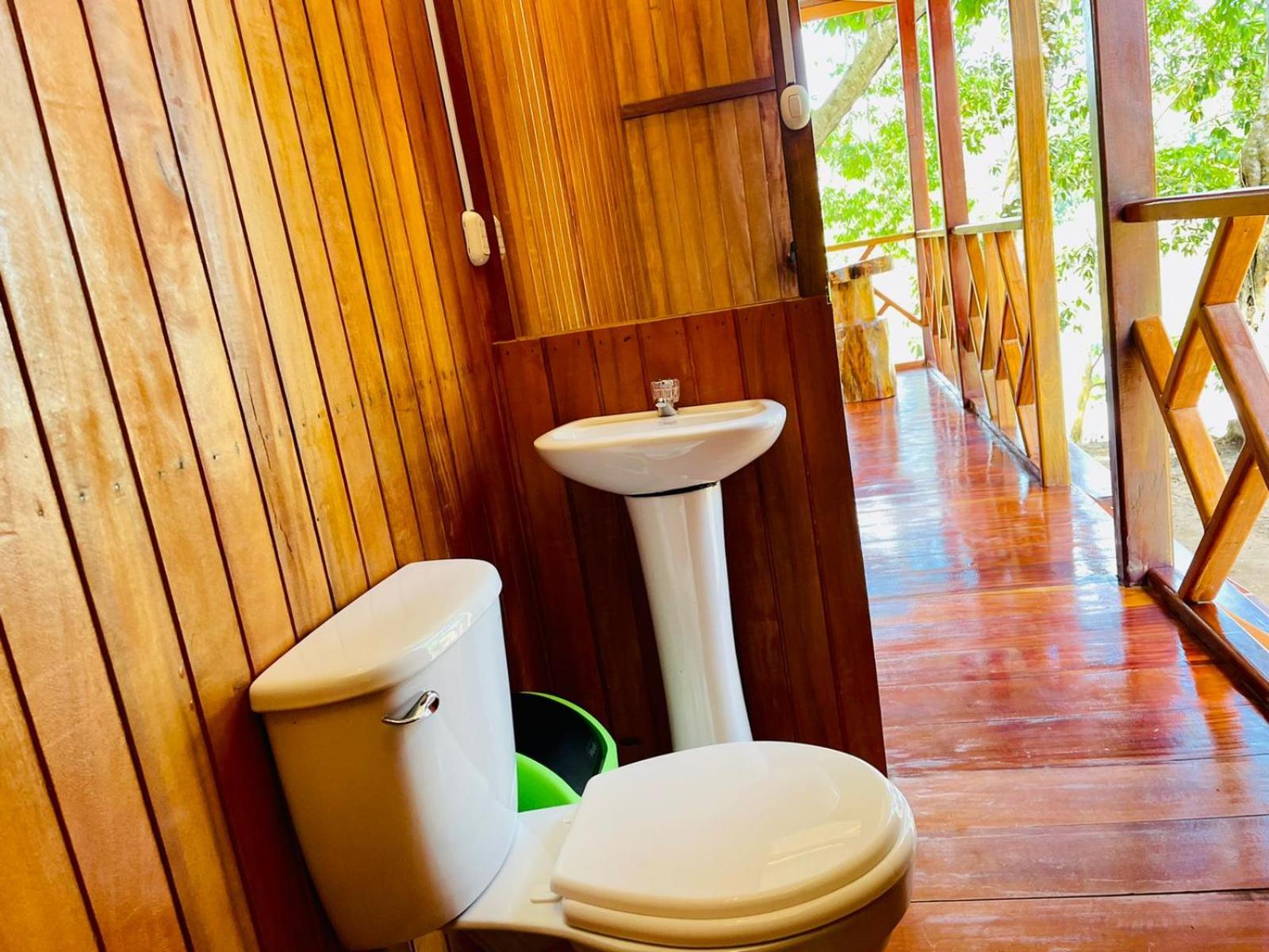 Family Room with Private Bathroom photo 2