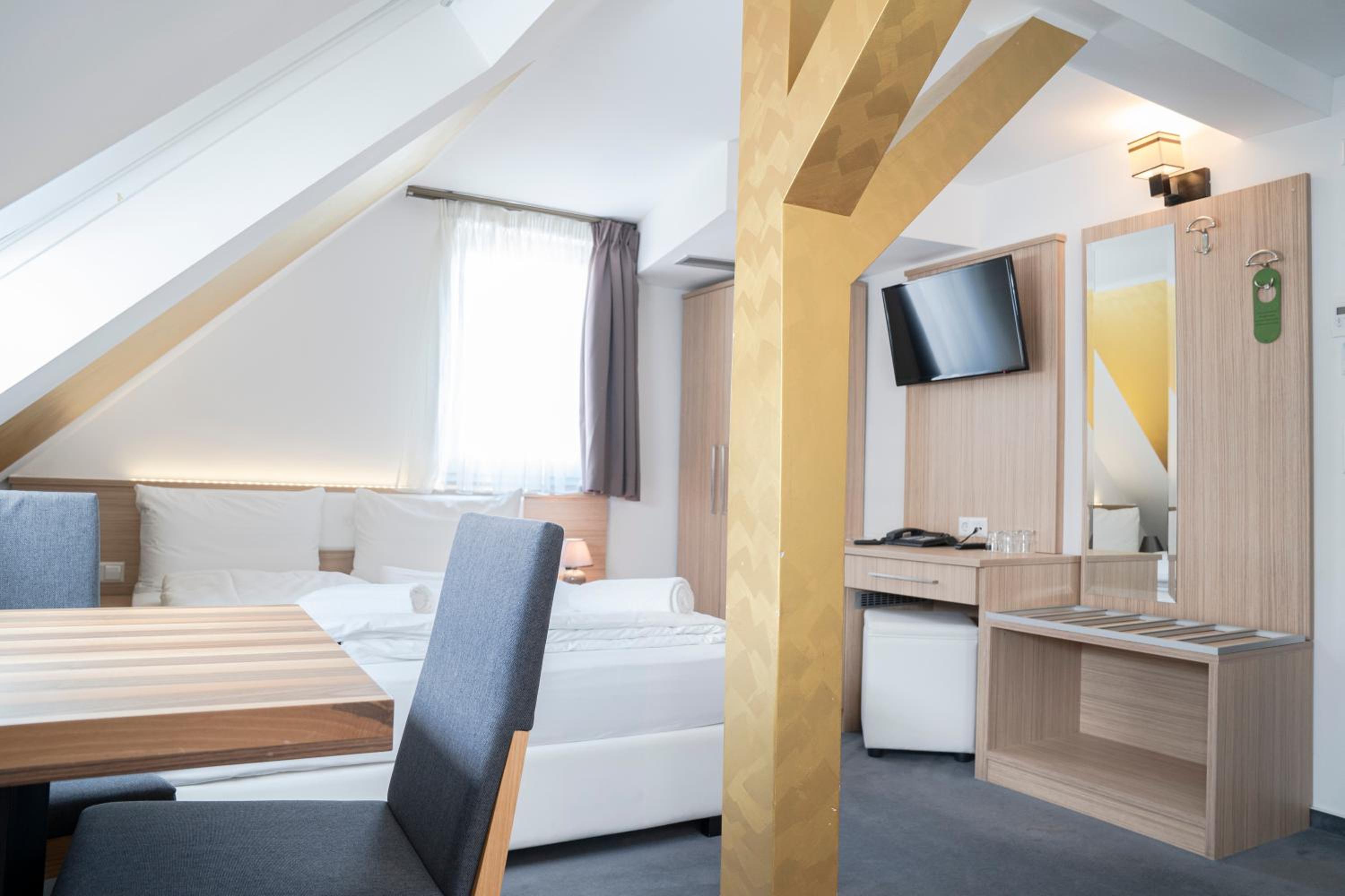 Quadruple Room - Photo 6