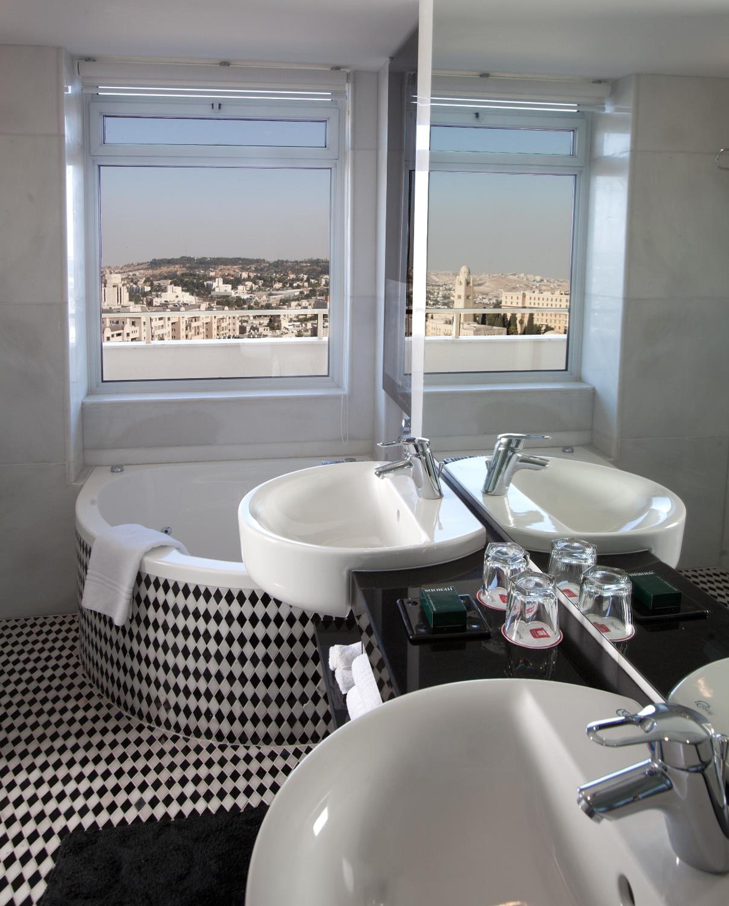 King Solomon Executive Suite - Photo 5