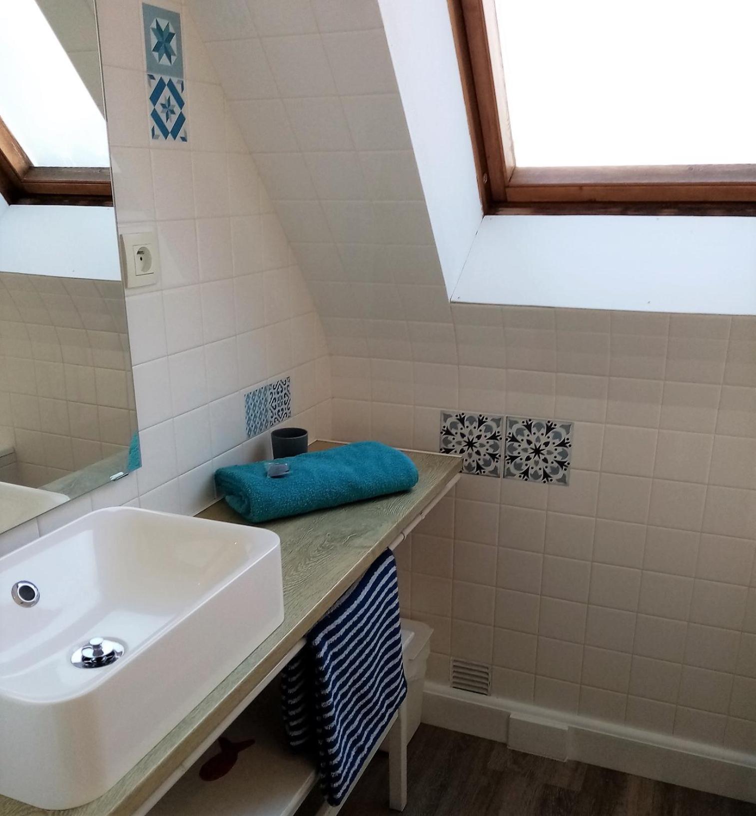 Economy Triple Room photo 2