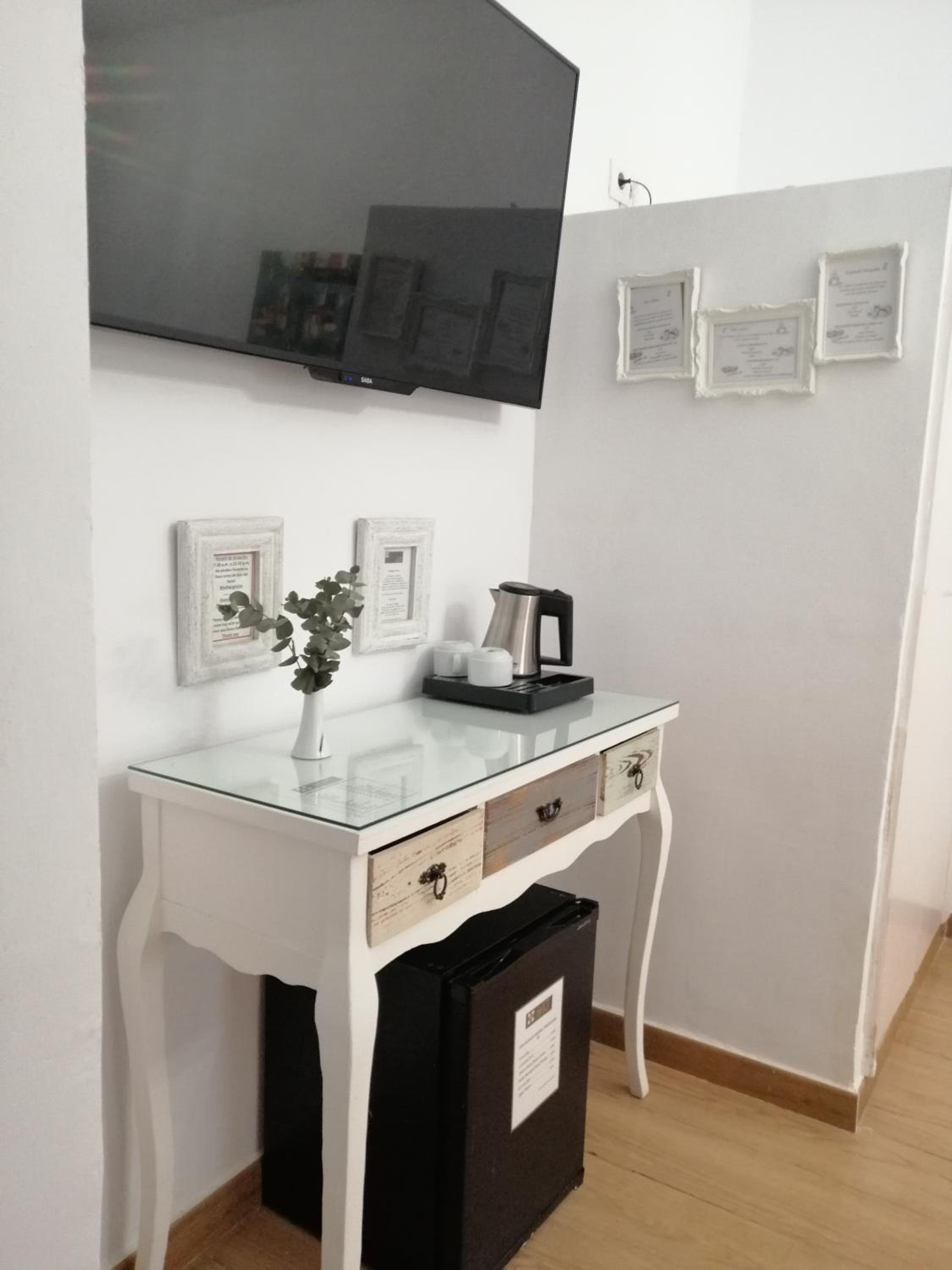 Twin Room - Photo 2