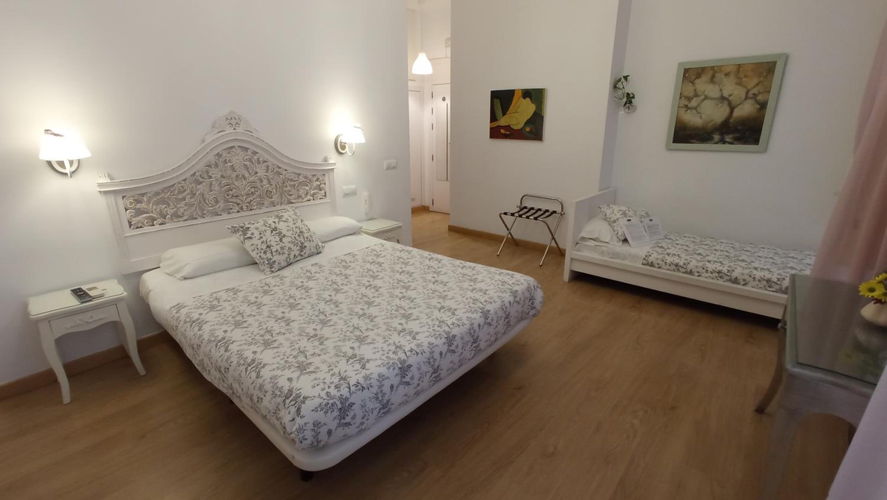 Deluxe Double Room with Extra Bed - Photo 7