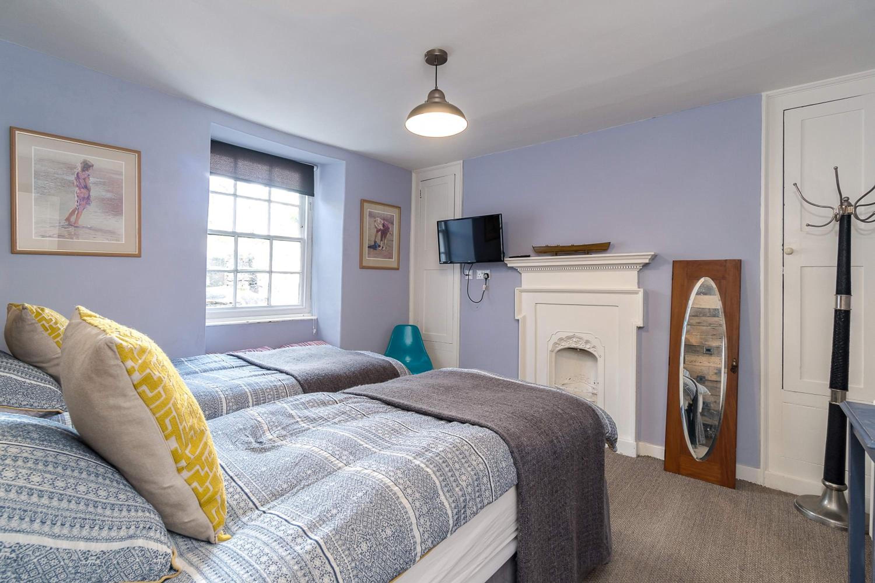 Four-Bedroom House photo 3