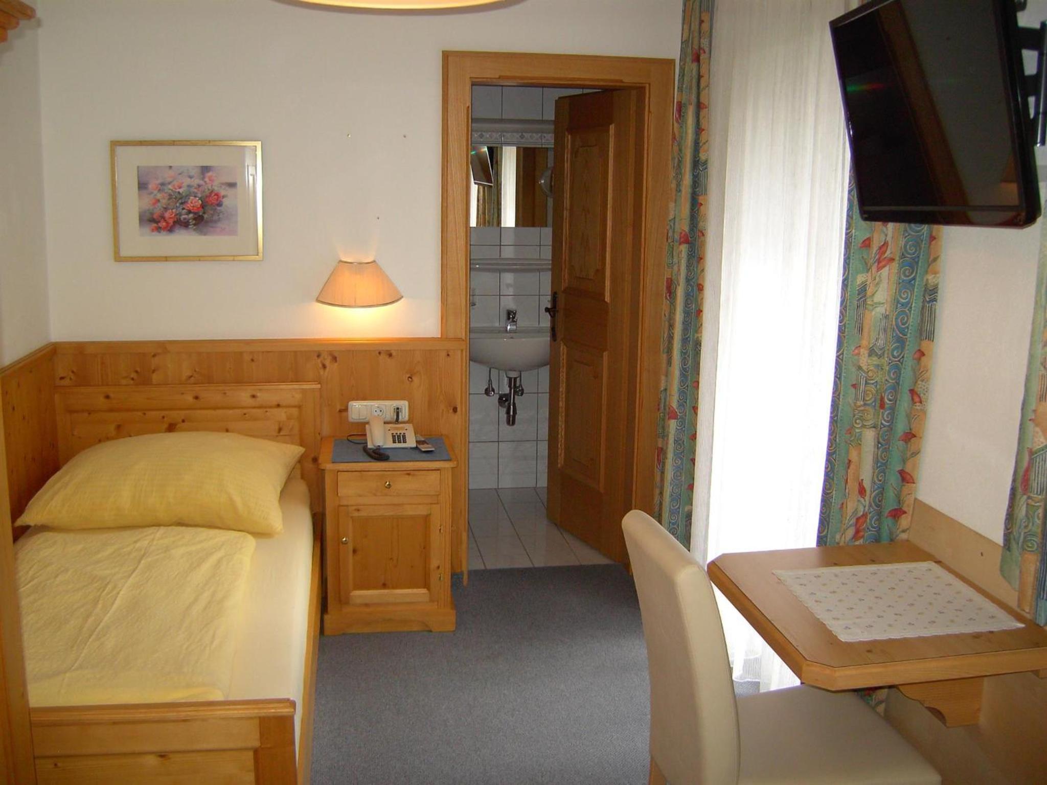 Single Room with Shower photo 3