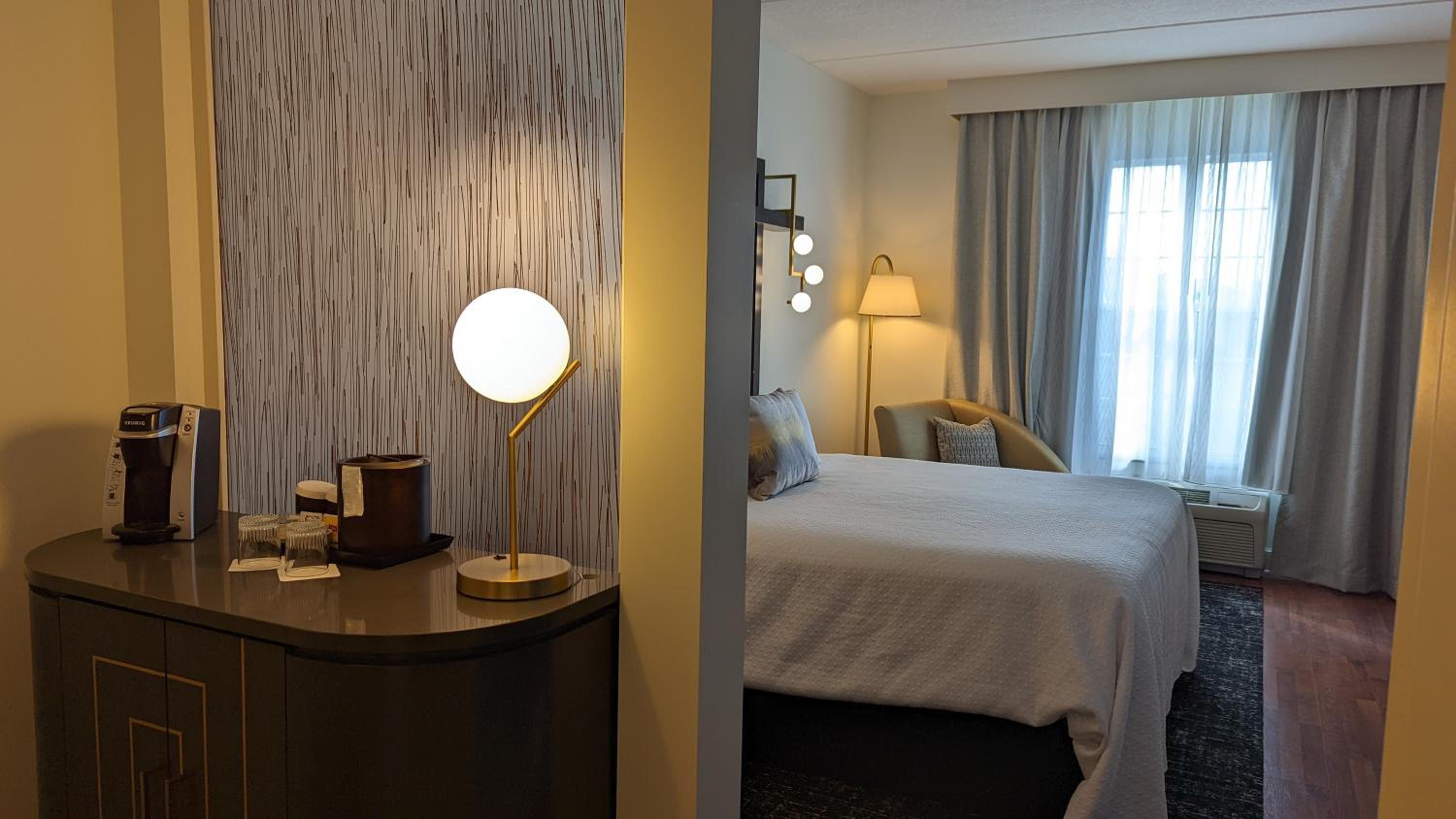 Standard King Room - Photo 5