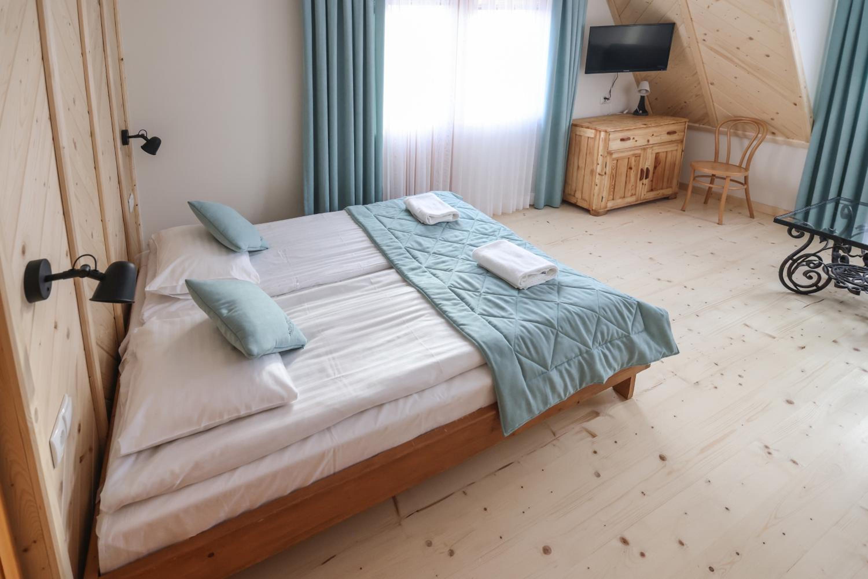 Suite with Mountain View