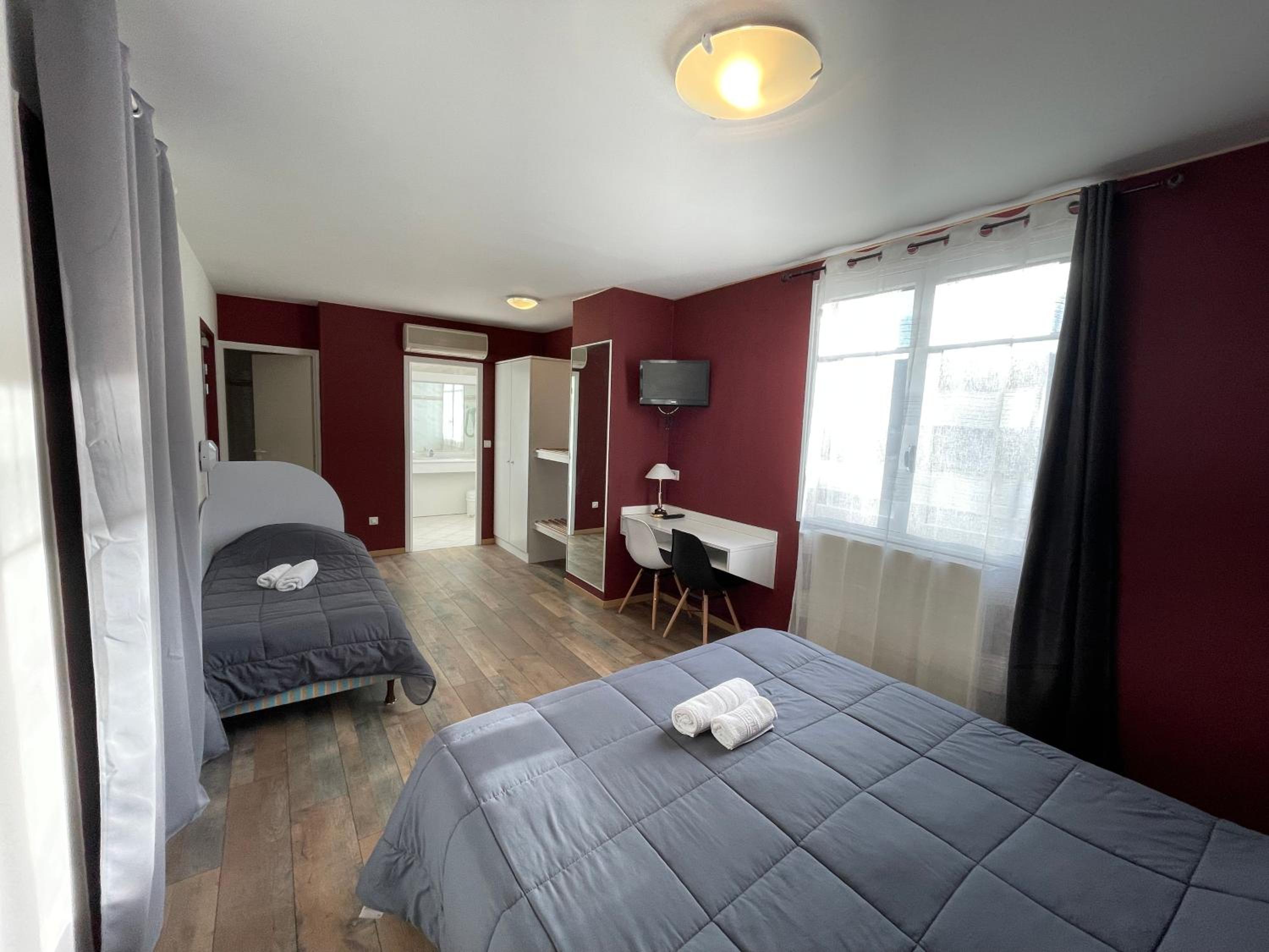 Superior Triple Room with Air Conditioning - Photo 8