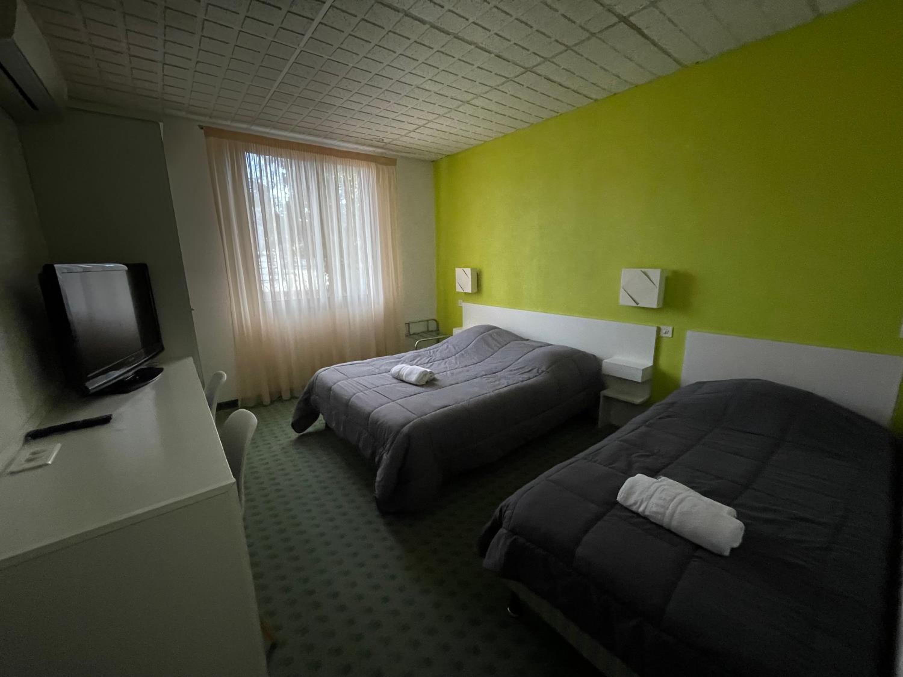 Superior Triple Room with Air Conditioning - Photo 4