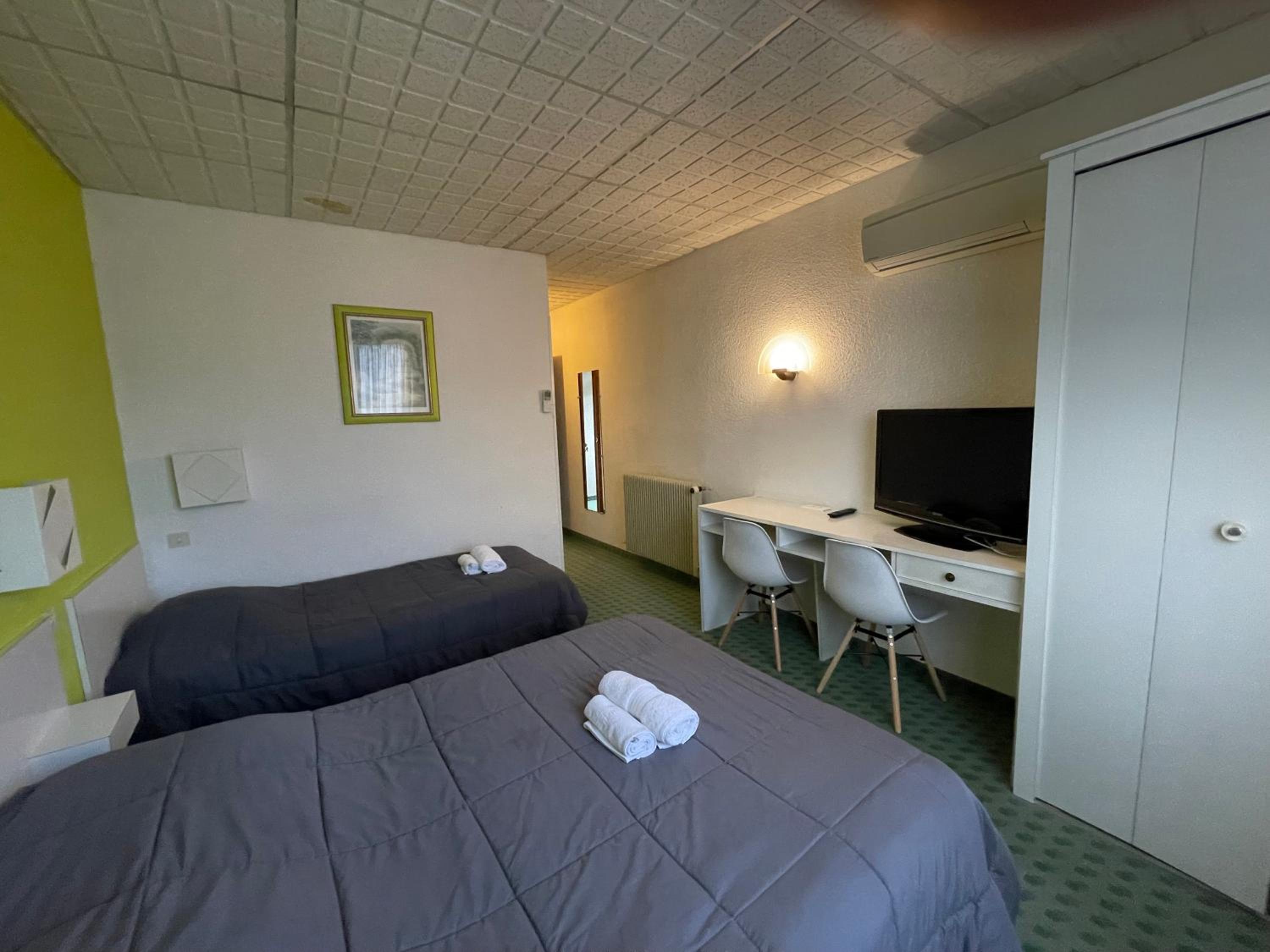 Superior Triple Room with Air Conditioning - Photo 2