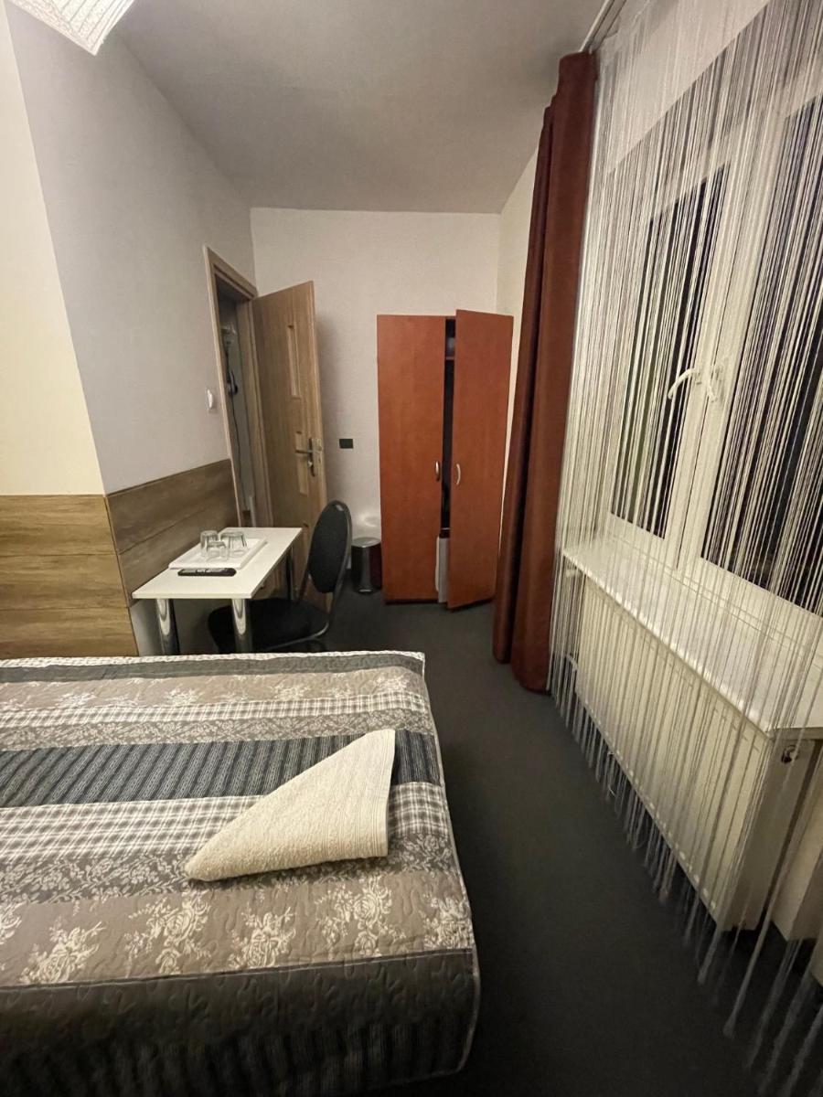 Small Twin Room photo 1