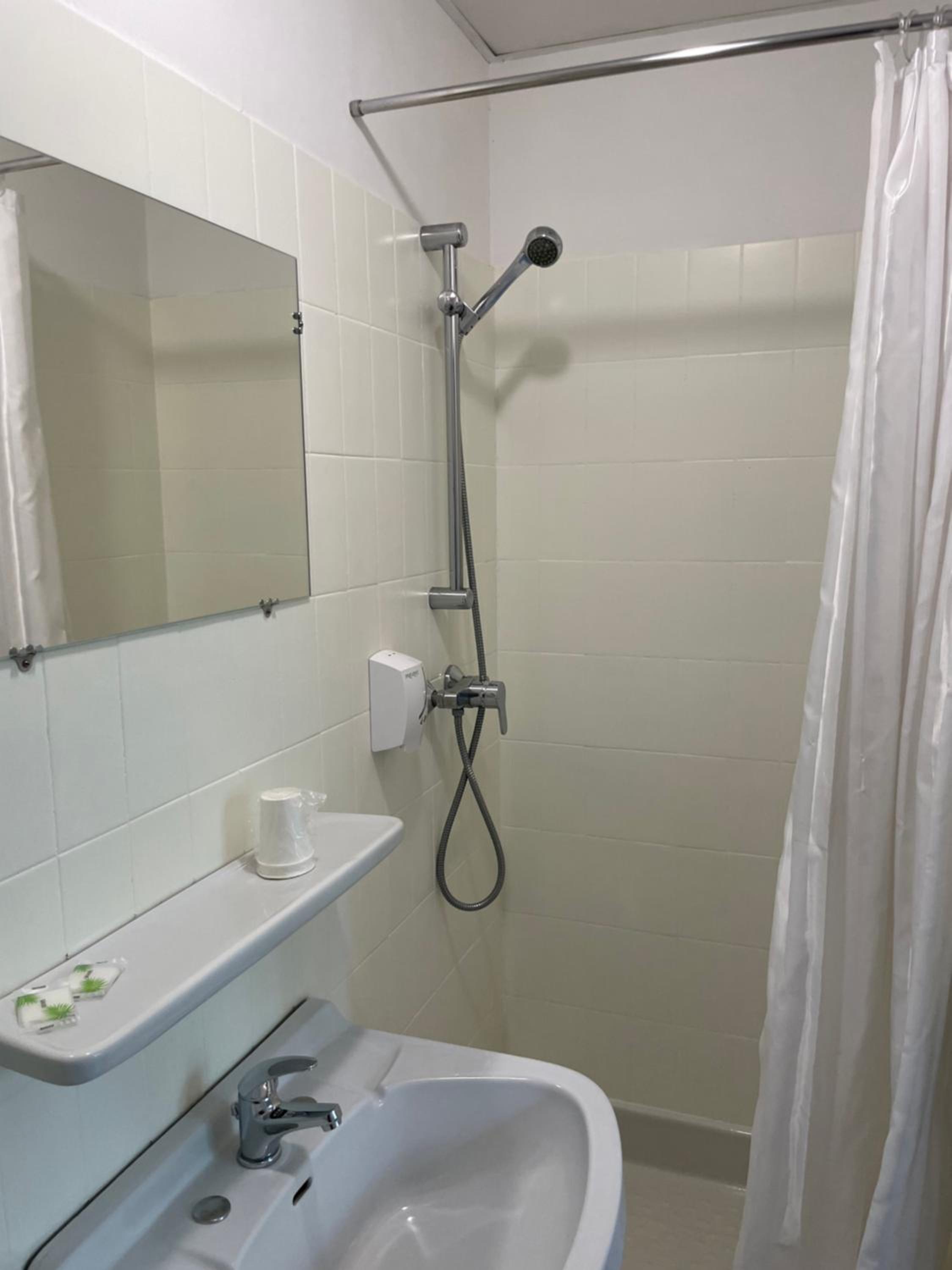 Standard Double Room - Photo 3