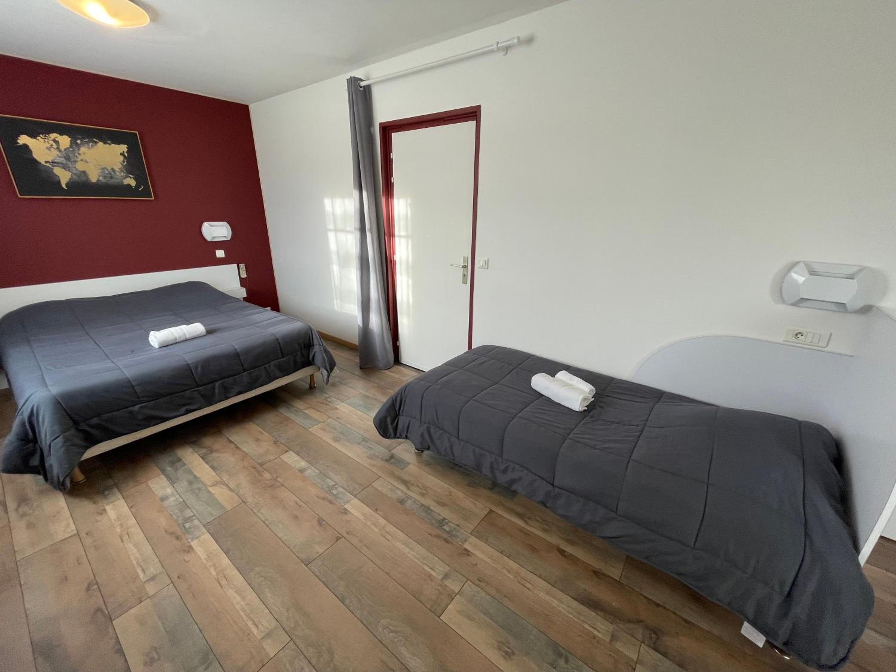 Superior Family Room - Photo 9