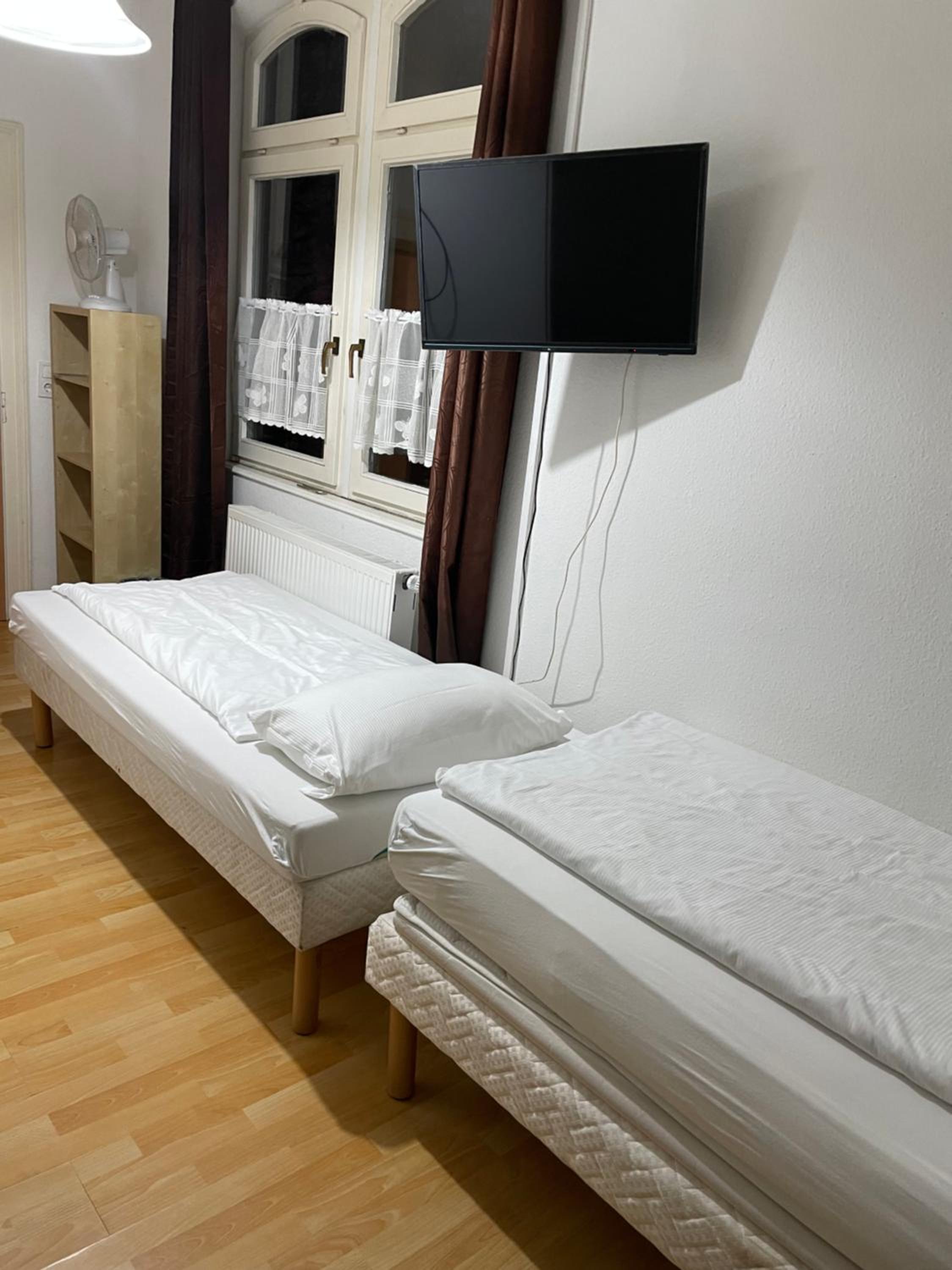 Twin Room With Shared Toilet photo 3