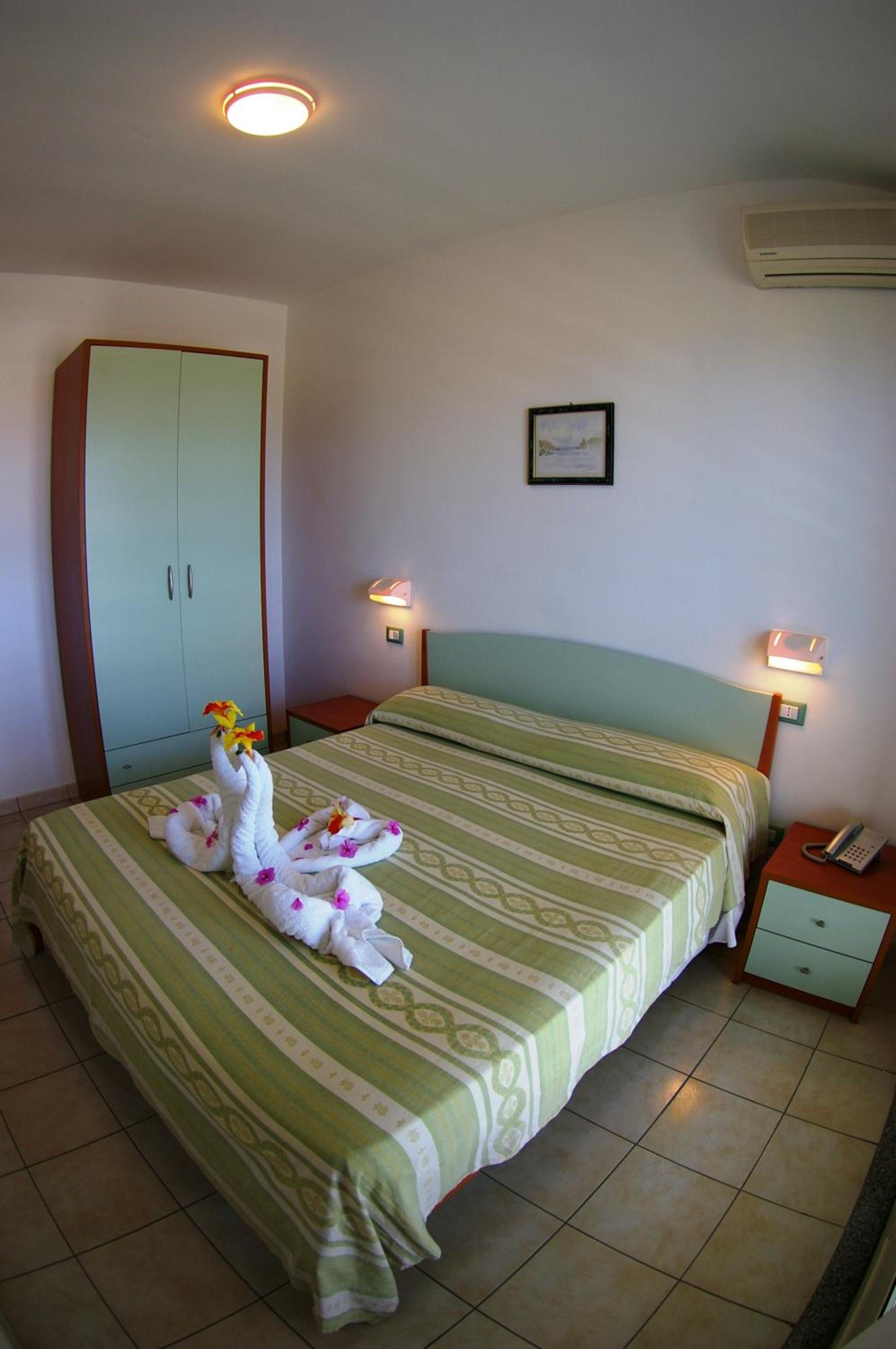 One-Bedroom Apartment - Photo 12