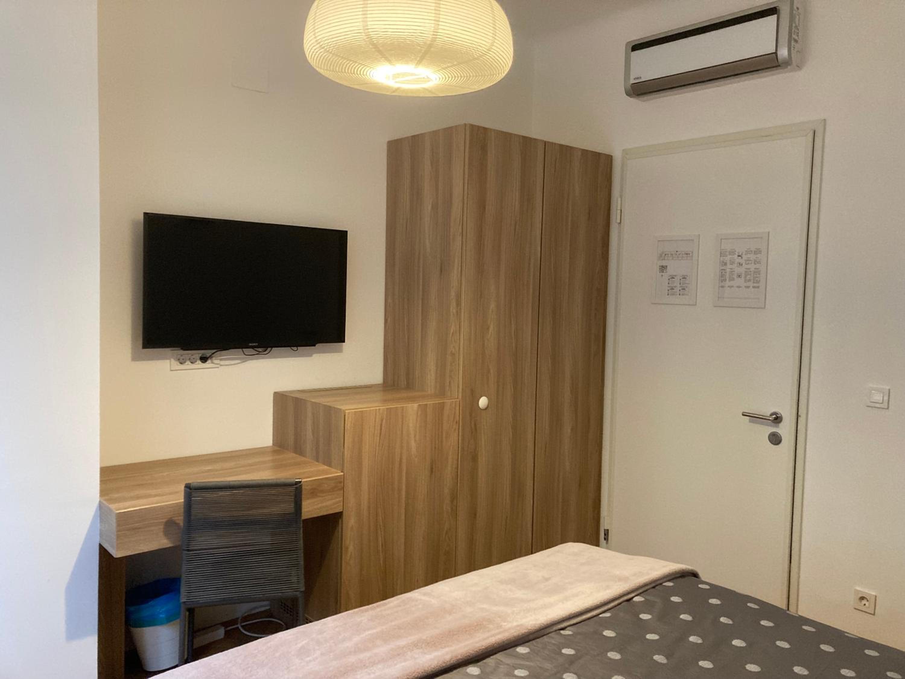 Small Single Room photo 3