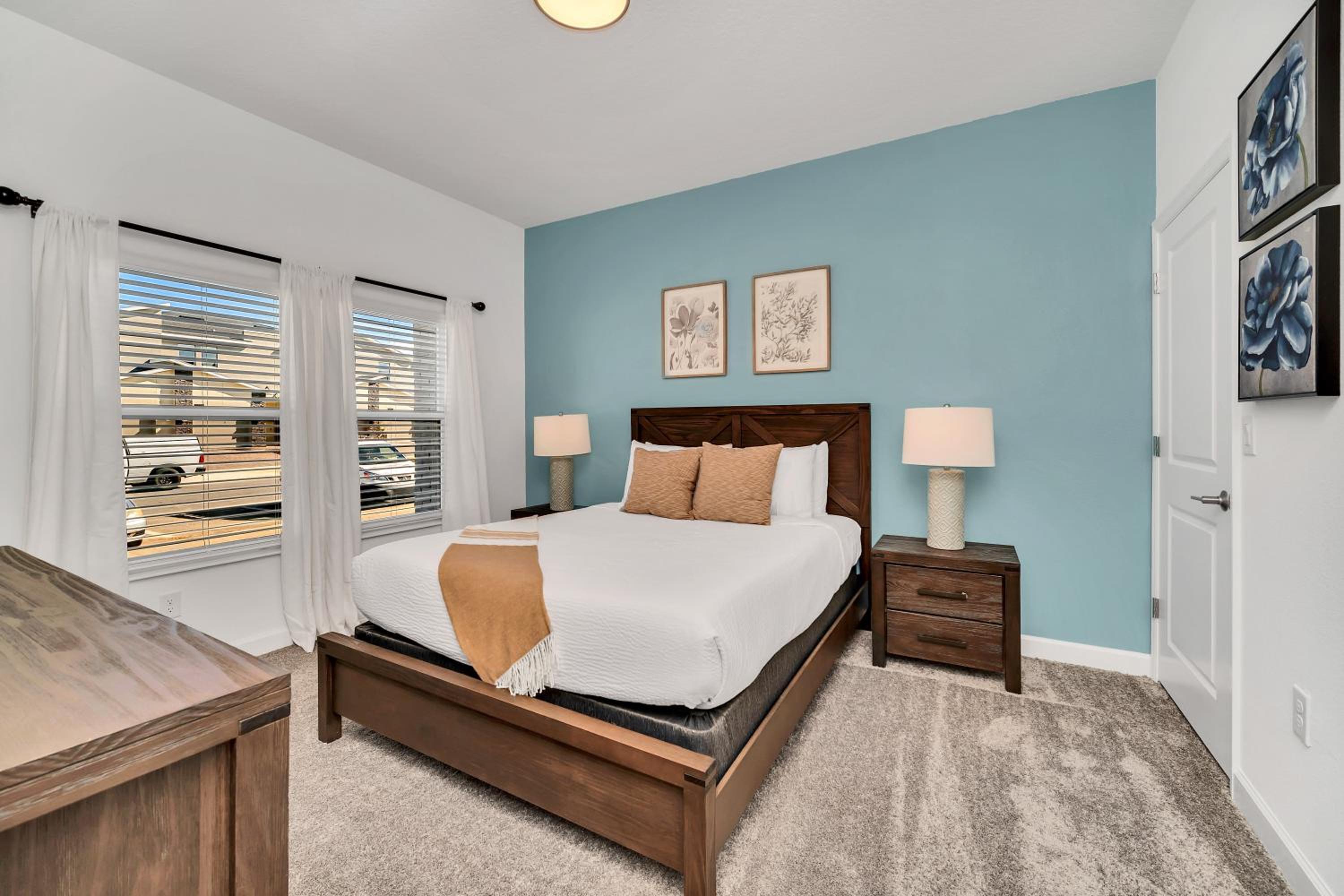 Four-Bedroom House - Photo 35