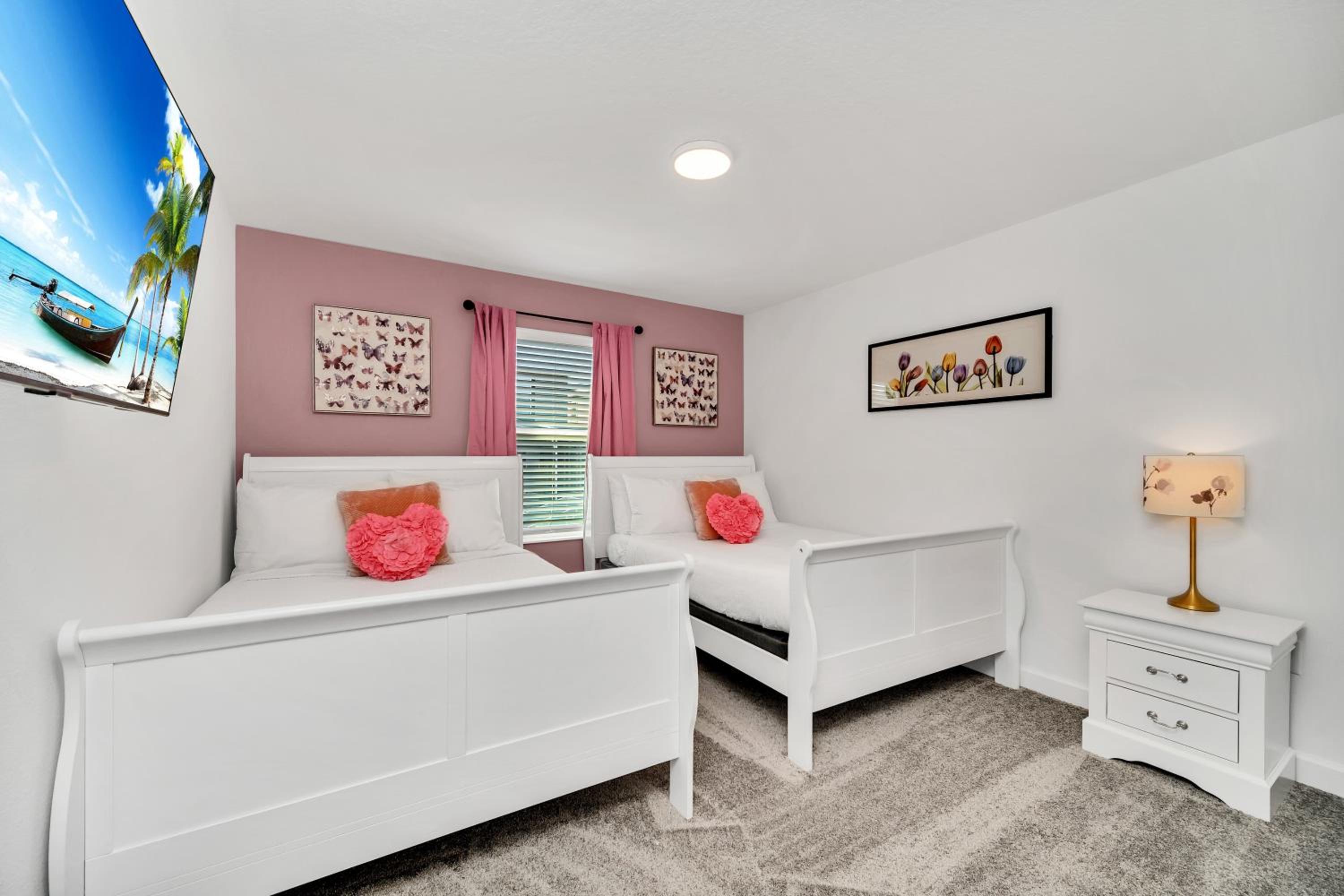 Four-Bedroom House - Photo 2