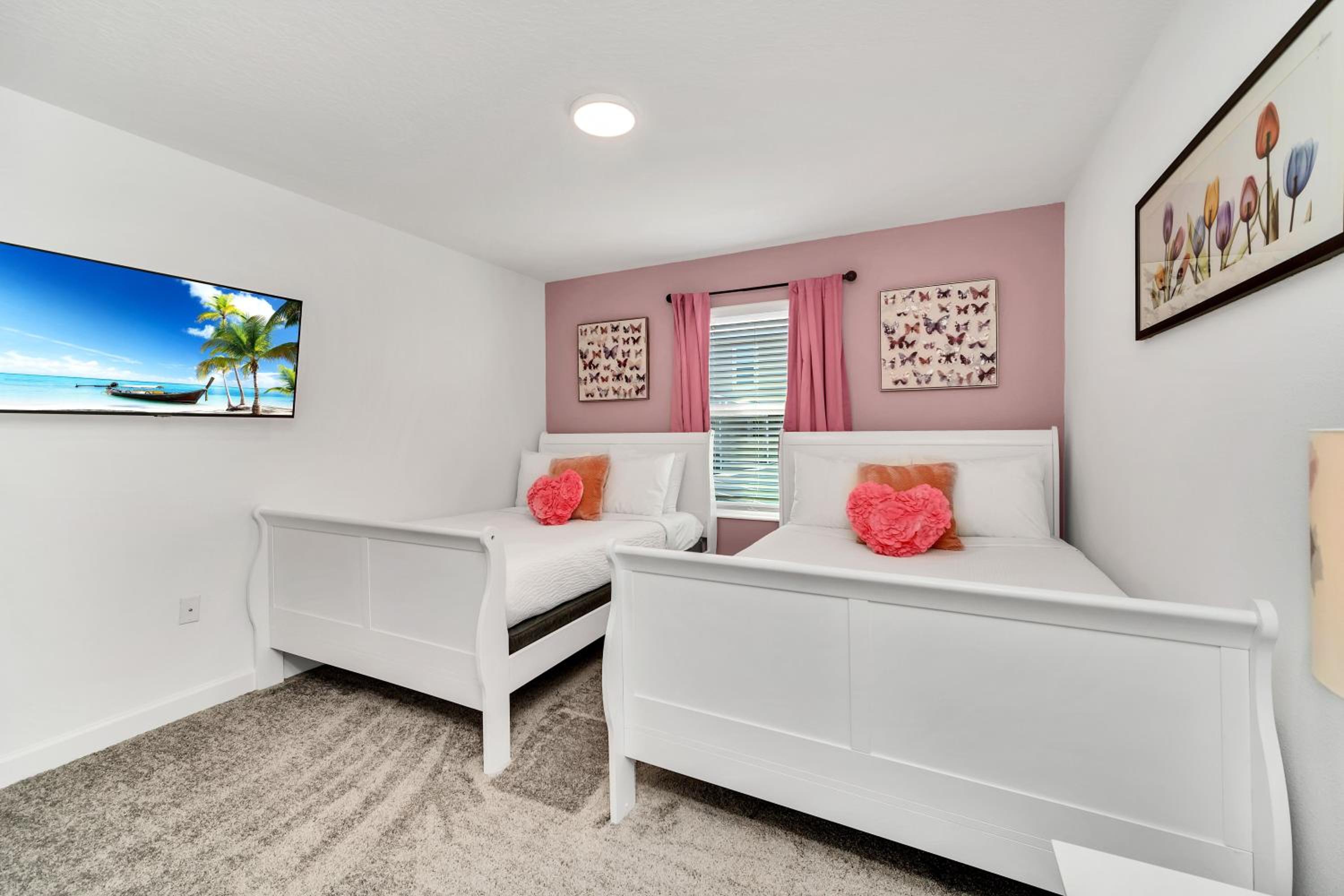Four-Bedroom House - Photo 32