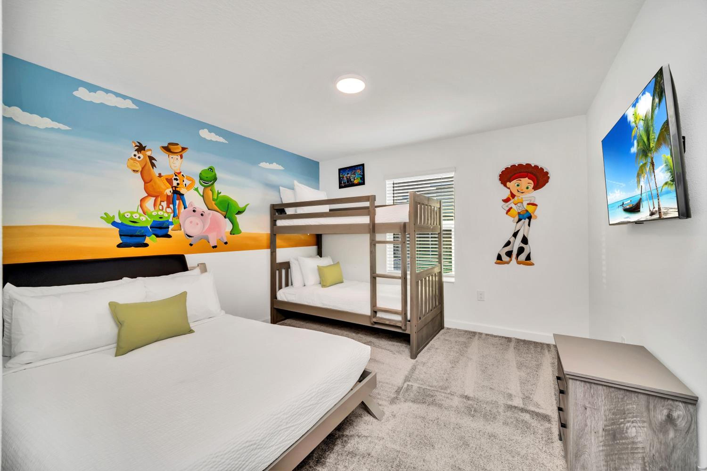 Four-Bedroom House - Photo 29