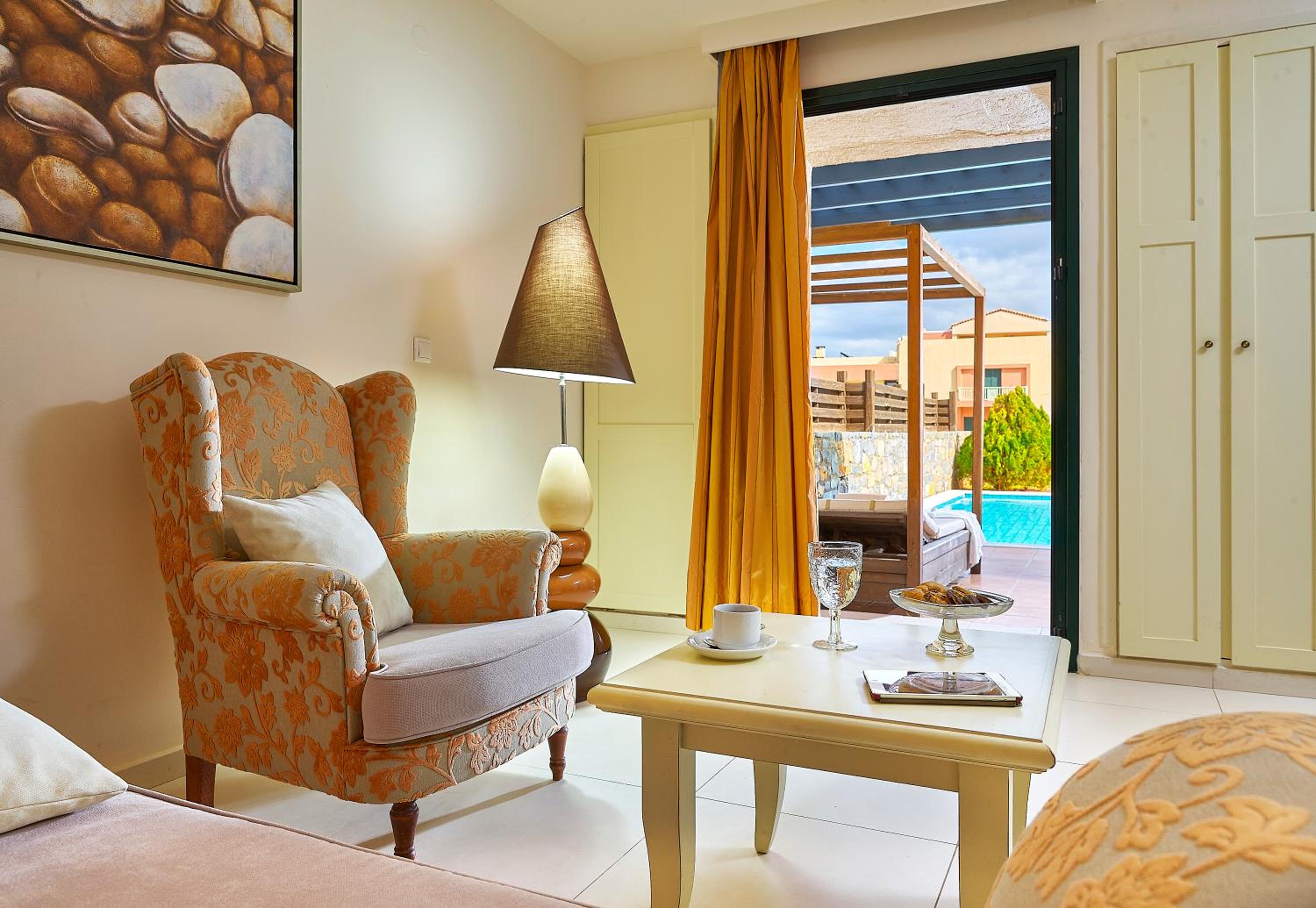 Executive Suite With Private Pool thumbnail 6