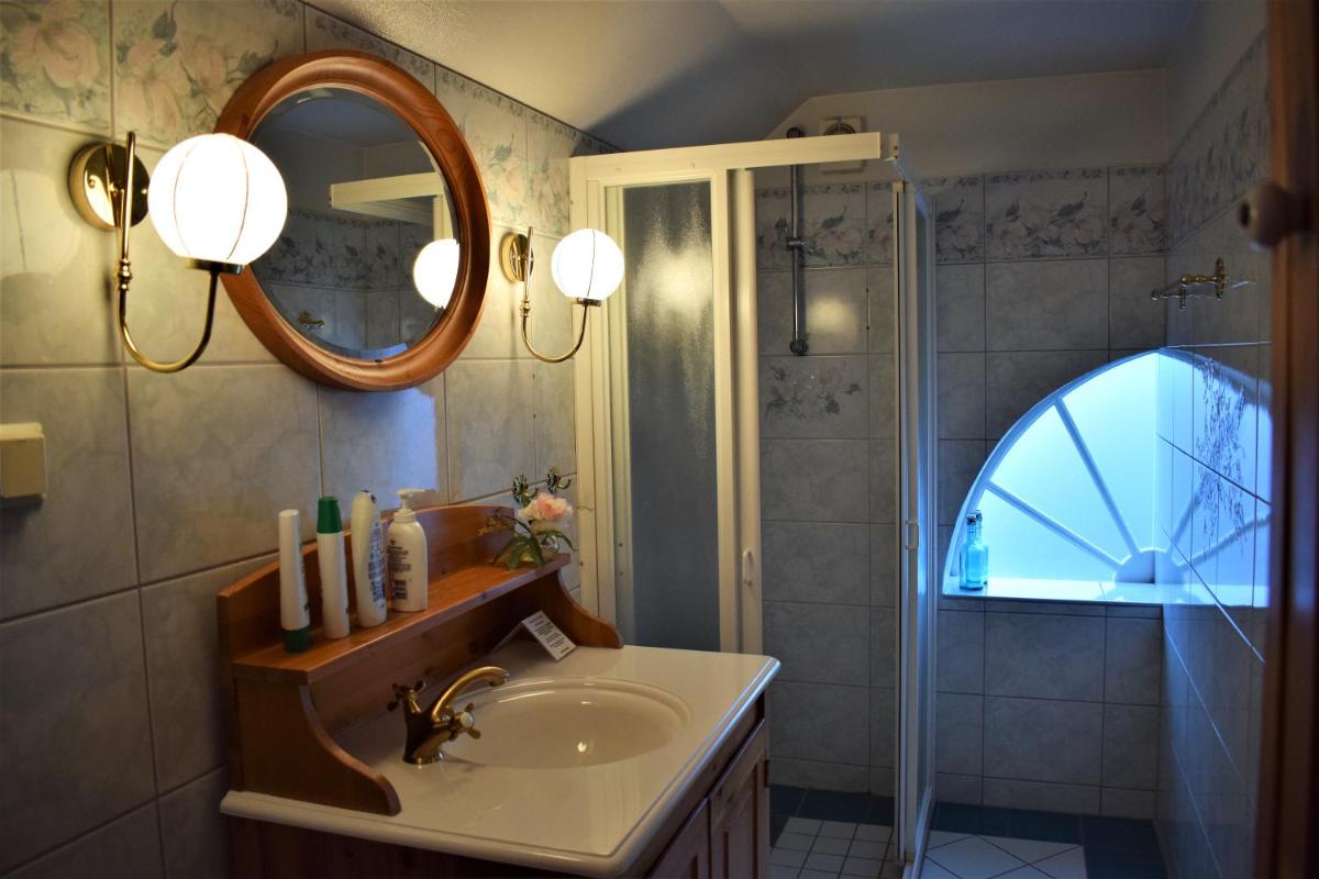 Deluxe Double Room with Shower photo 3