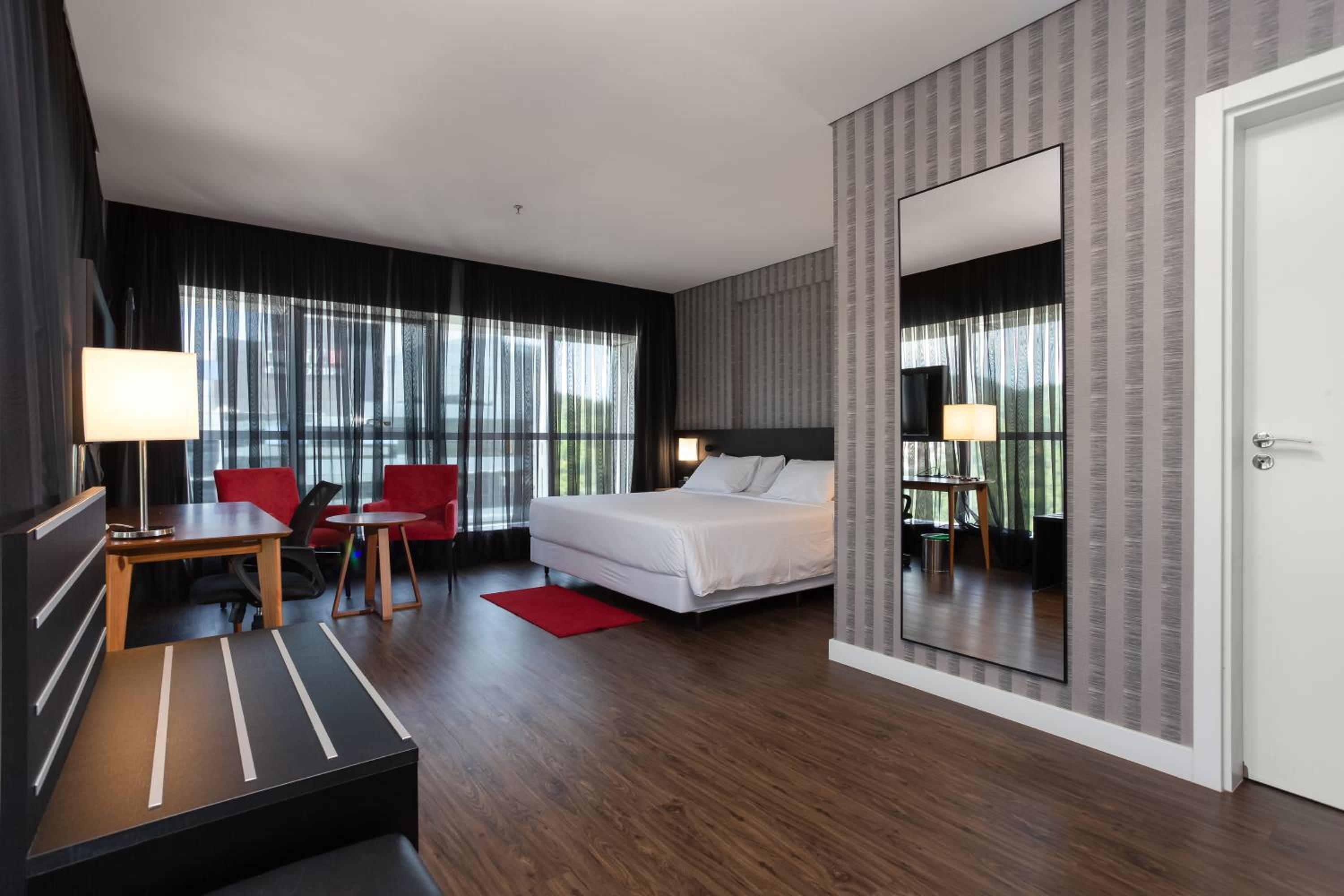 Deluxe King Room photo 1