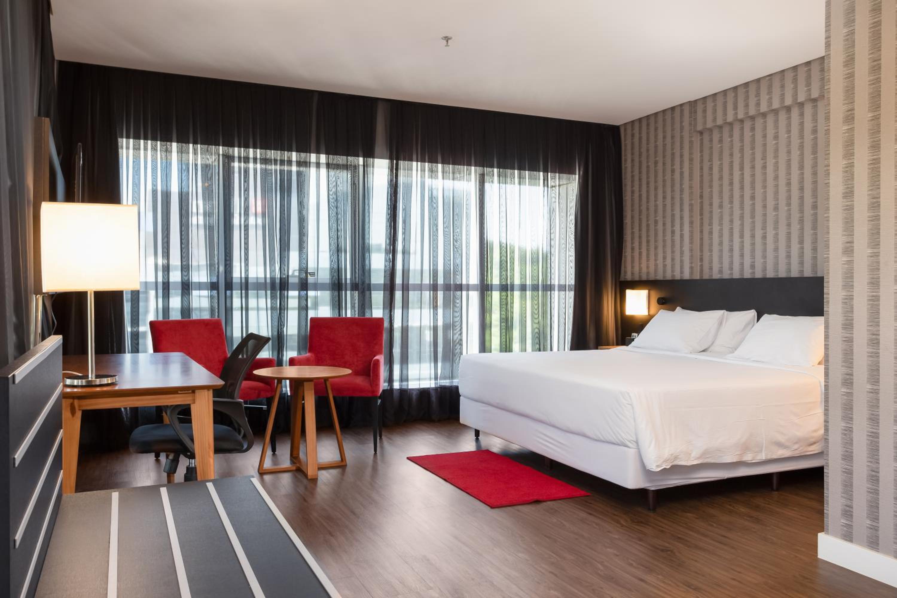 Deluxe King Room photo 2