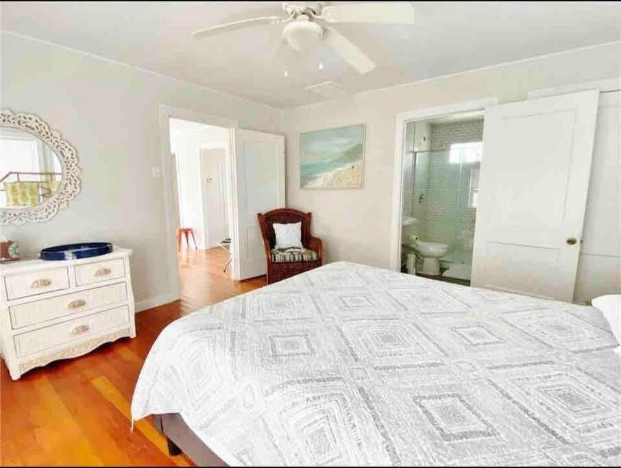 Three-Bedroom House photo 3