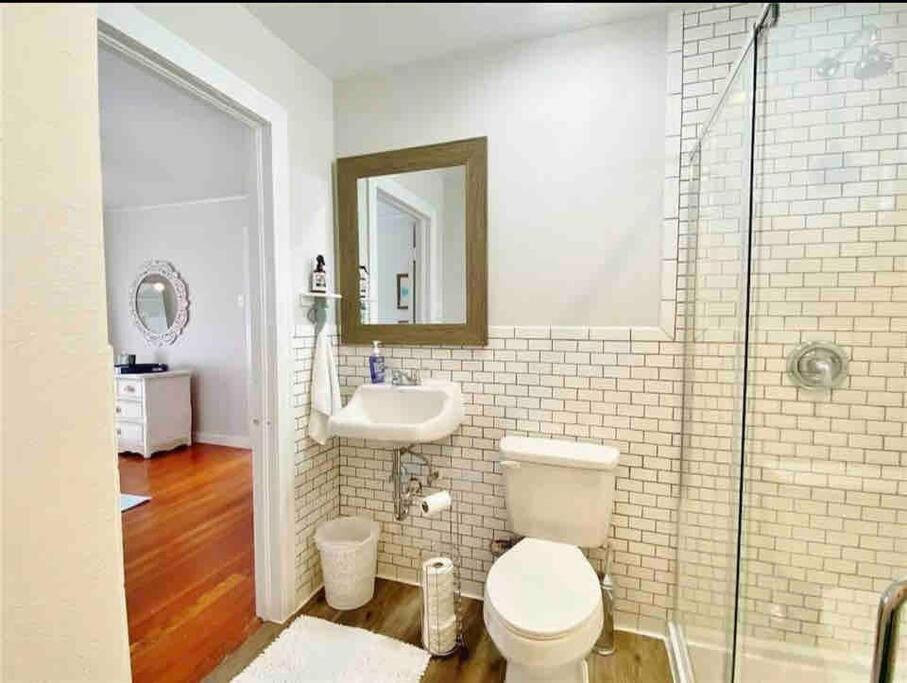 Three-Bedroom House photo 2