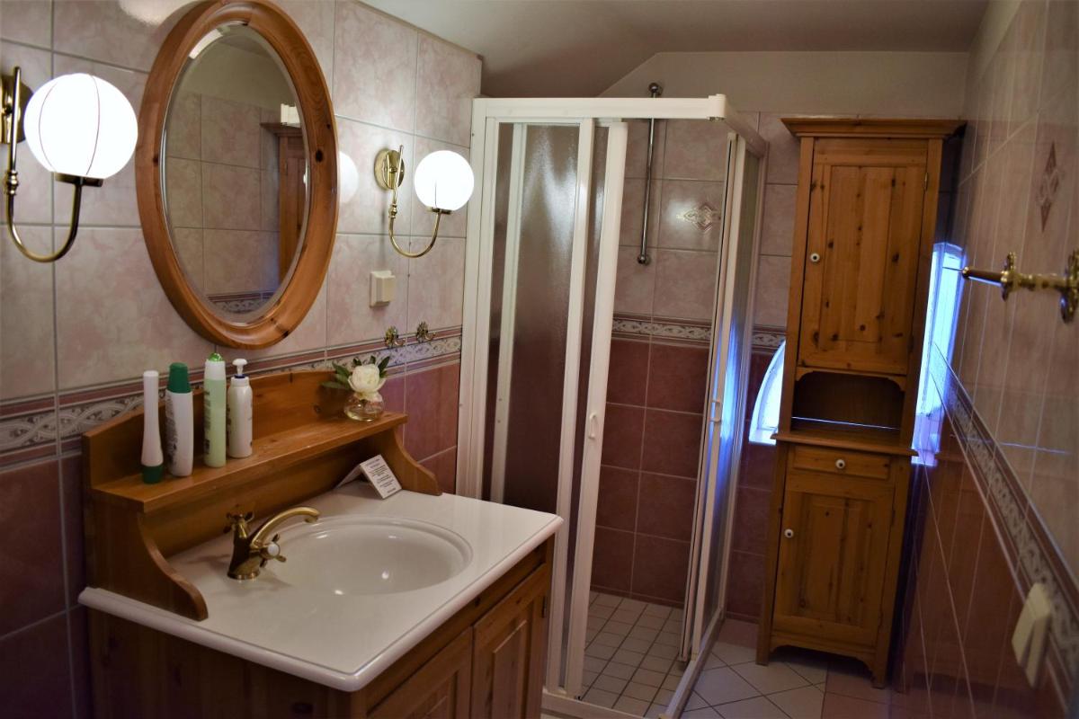 Twin Room with Shower photo 1