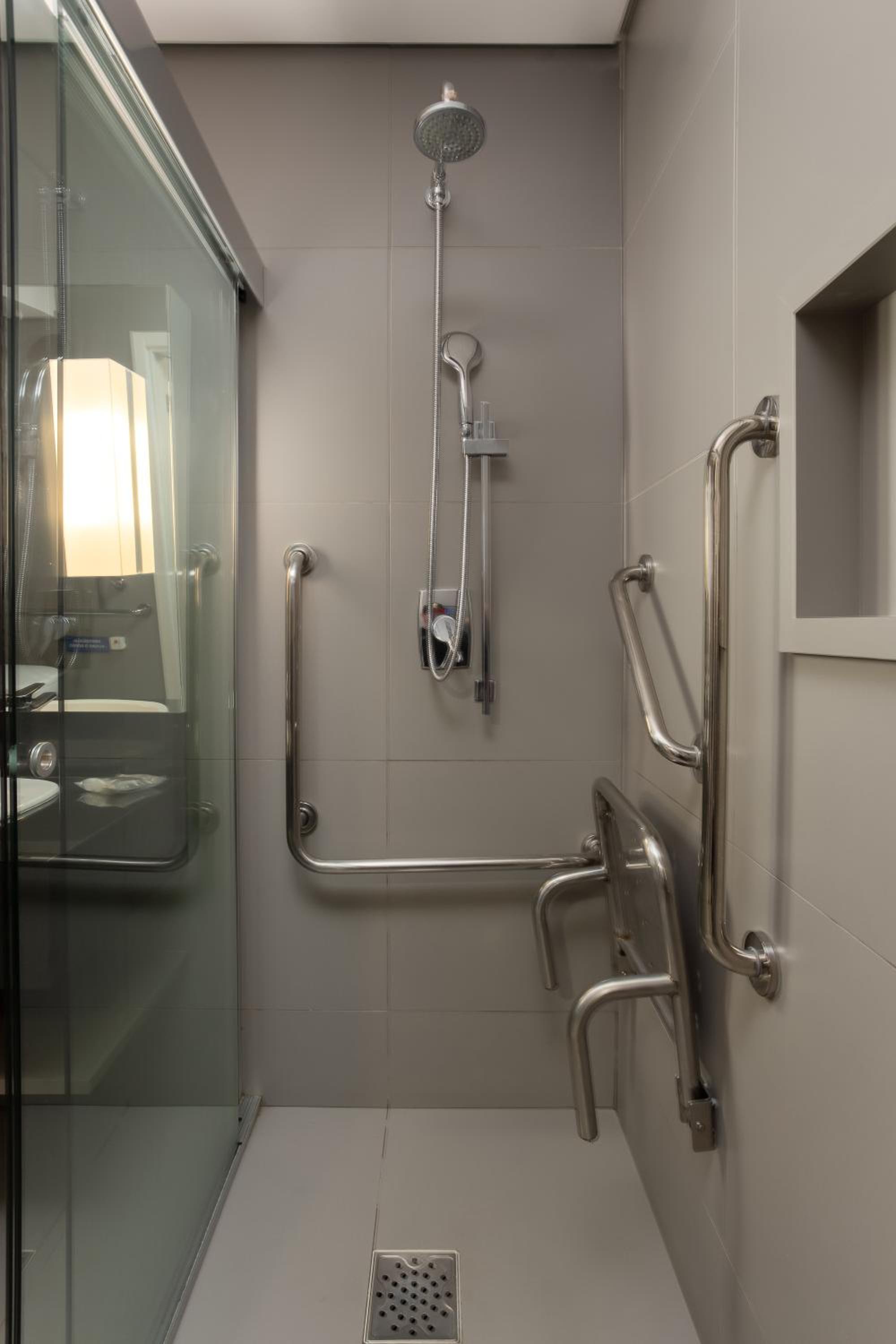 Queen Room - Disability Access photo 3