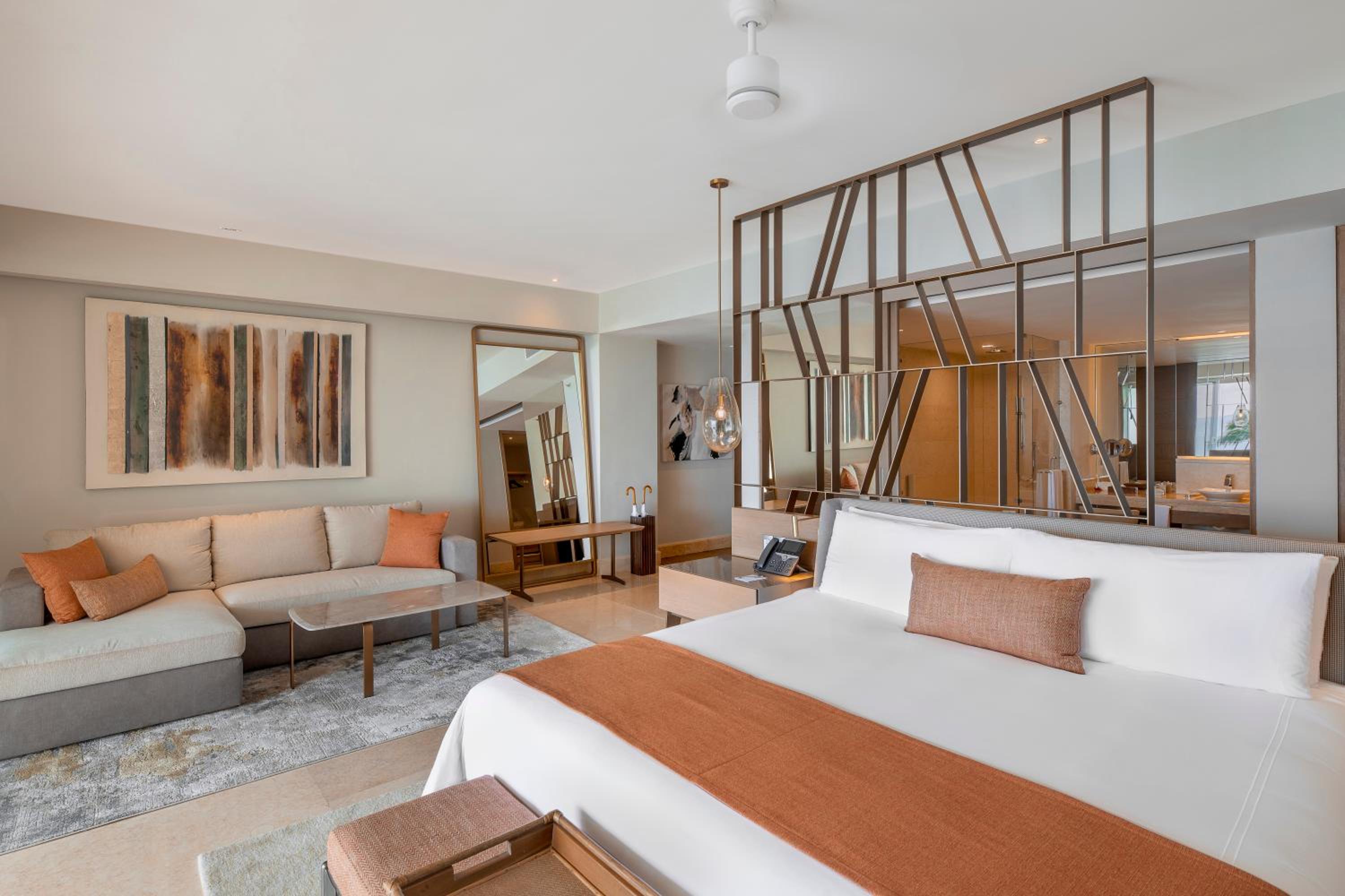 Grand Class Suite Ocean Front - Photo 1
