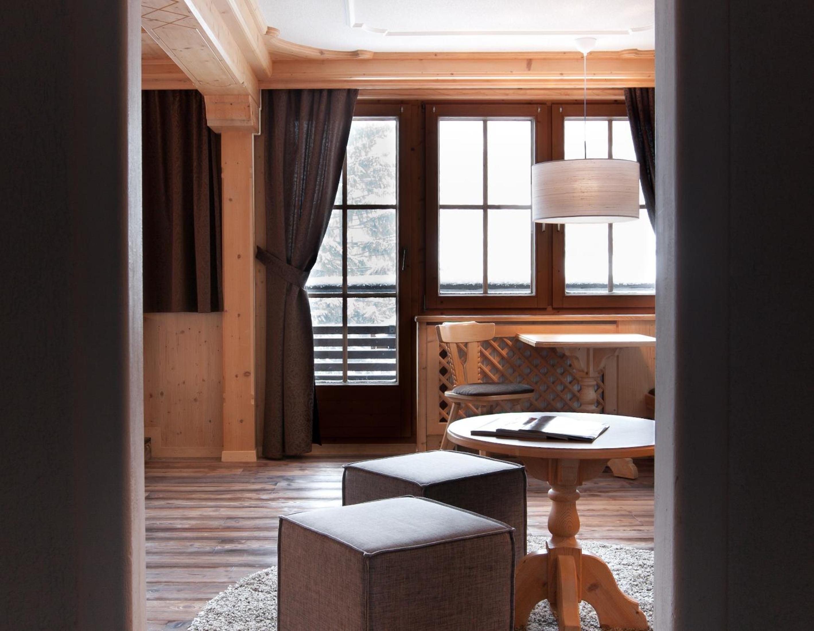 Deluxe Family Suite - Photo 22