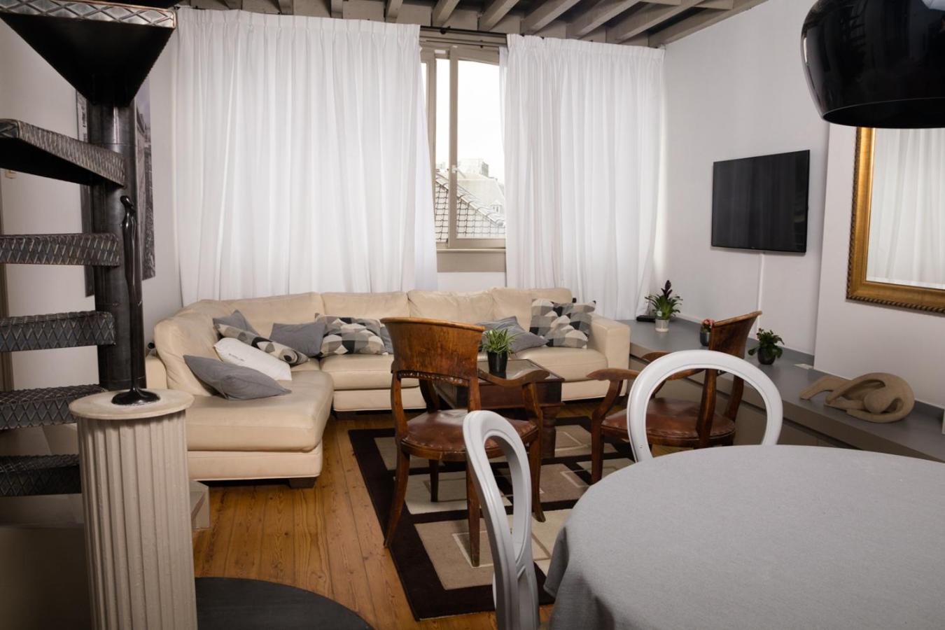 Two-Bedroom Apartment - Photo 6
