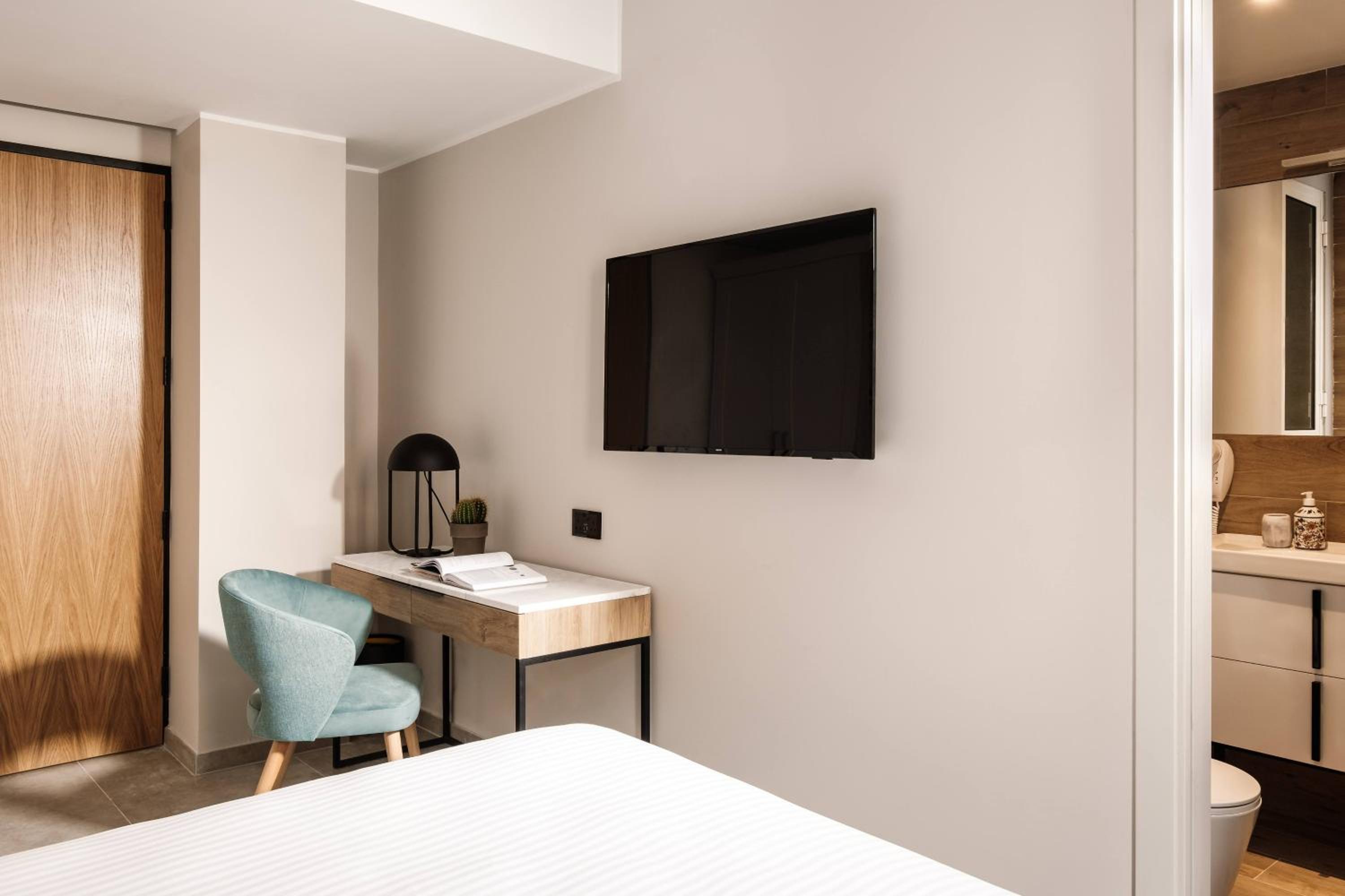 Standard Double or Twin Room photo 3