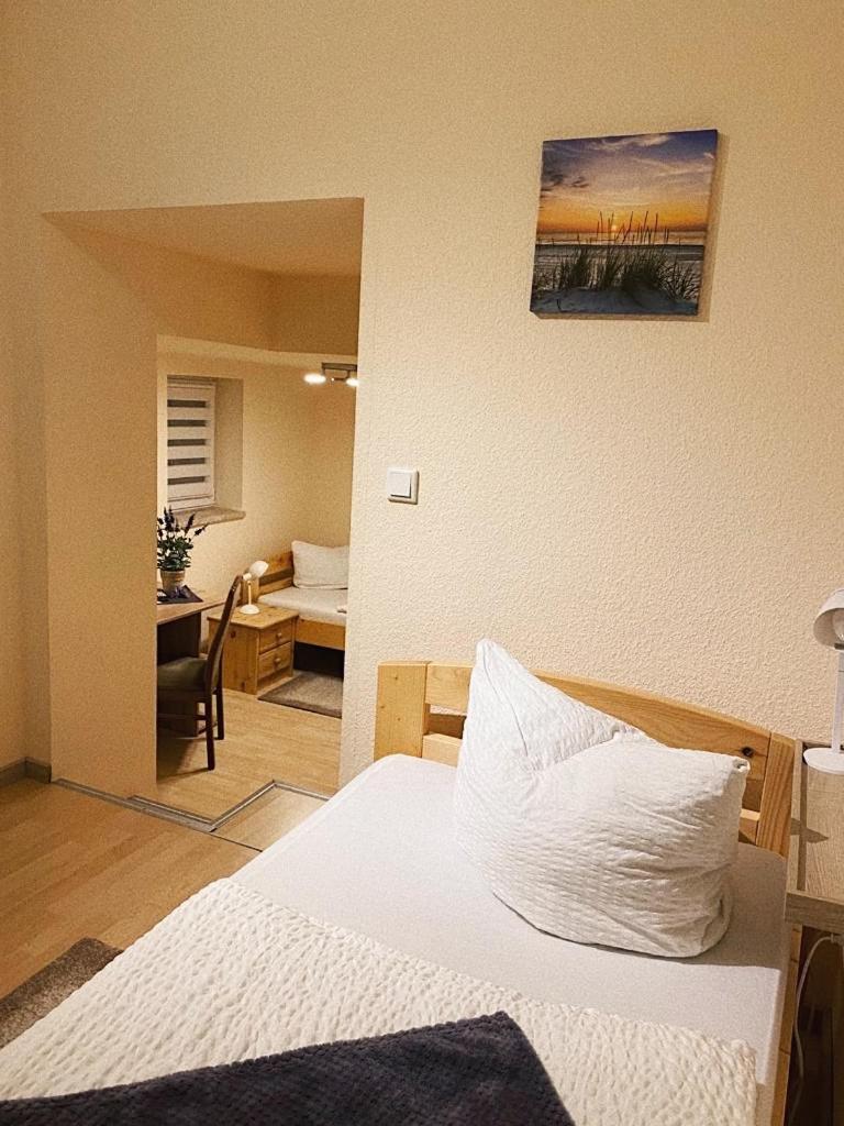 Double Room with Private Bathroom - Photo 7