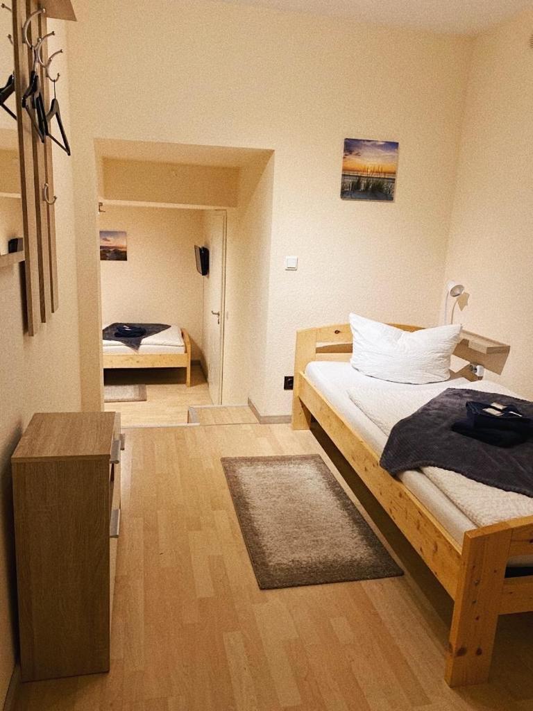 Double Room with Private Bathroom - Photo 8