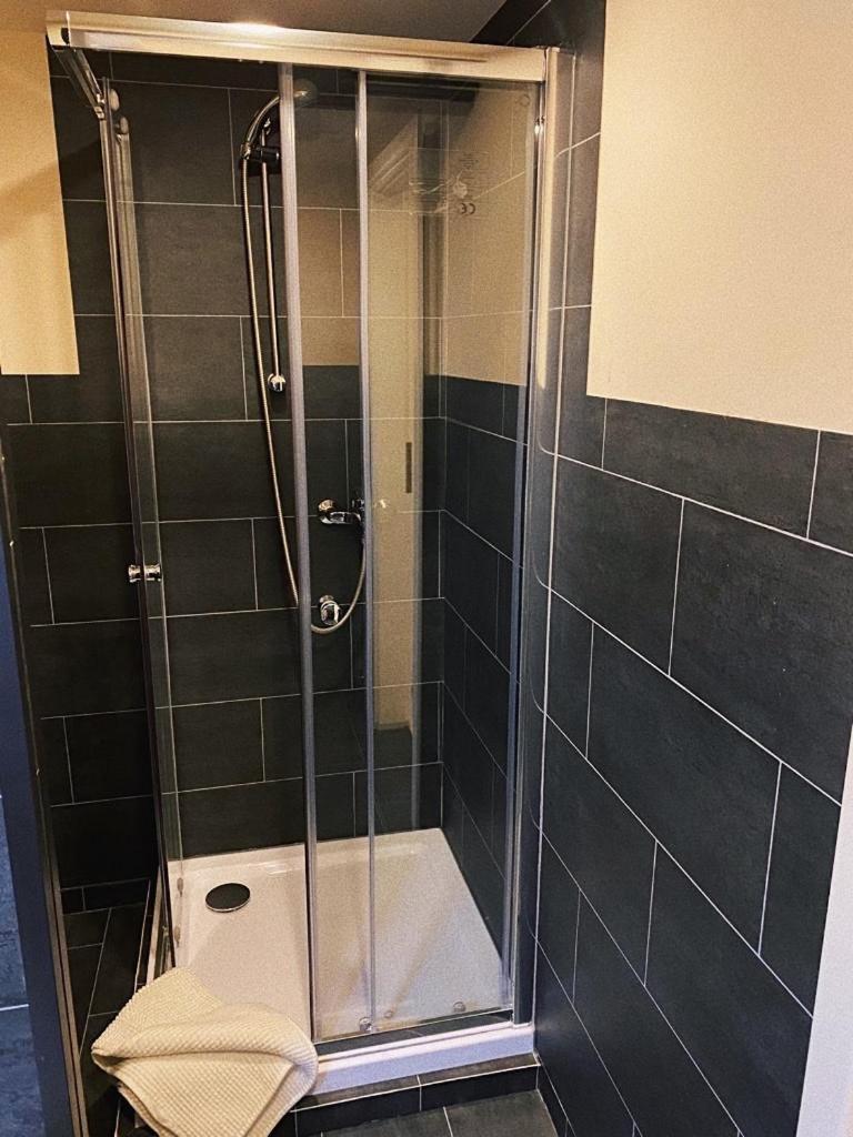 Double Room with Private Bathroom - Photo 4