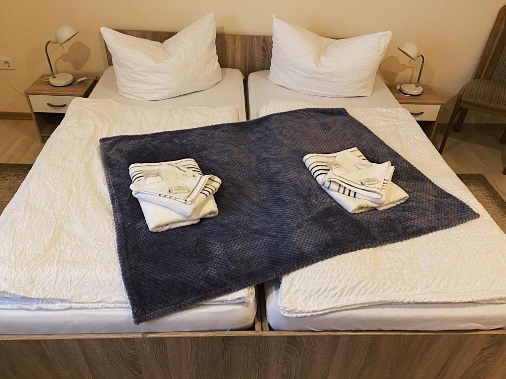 Double Room with Private Bathroom - Photo 11