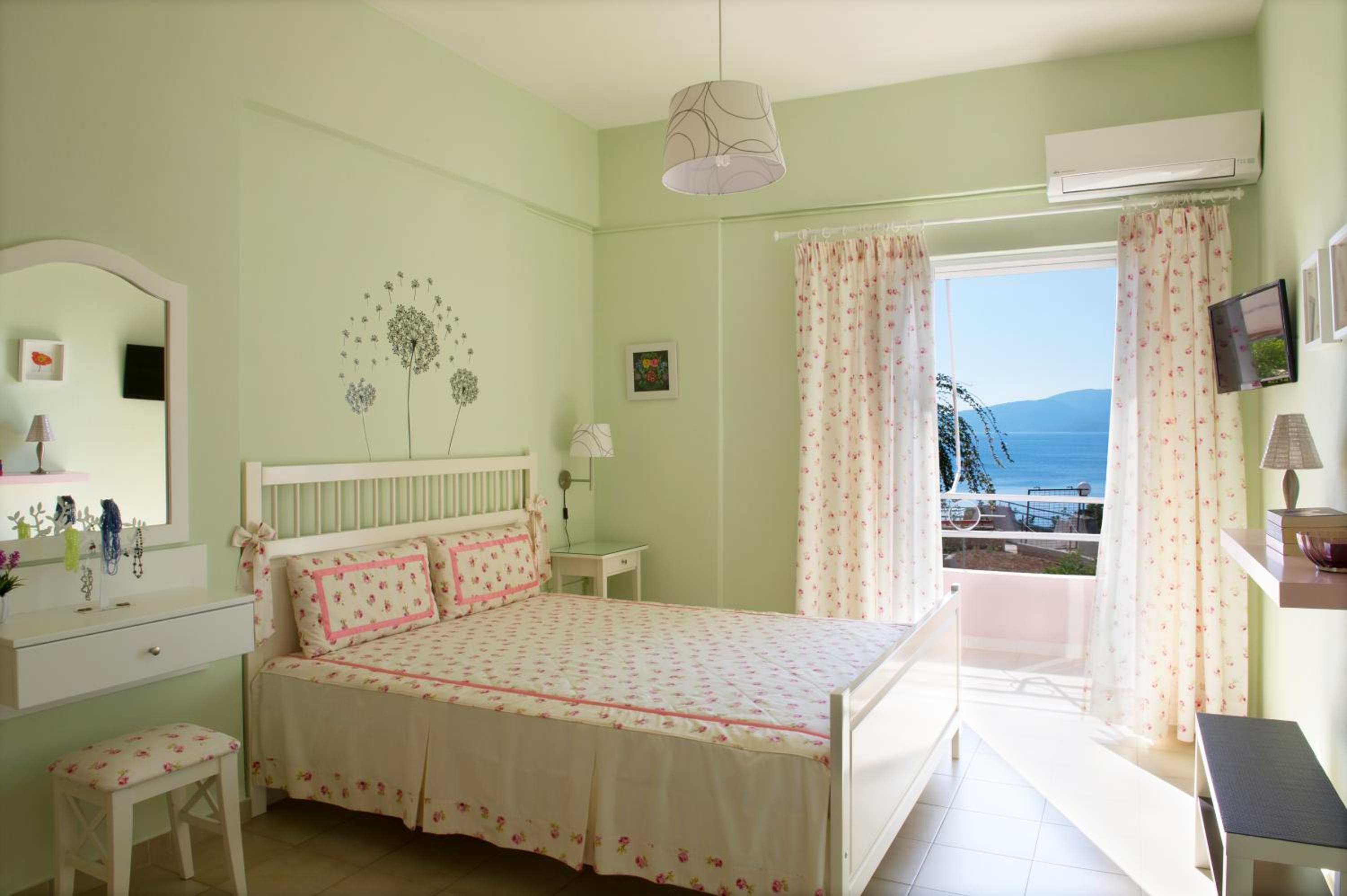 One-Bedroom Apartment with Sea View