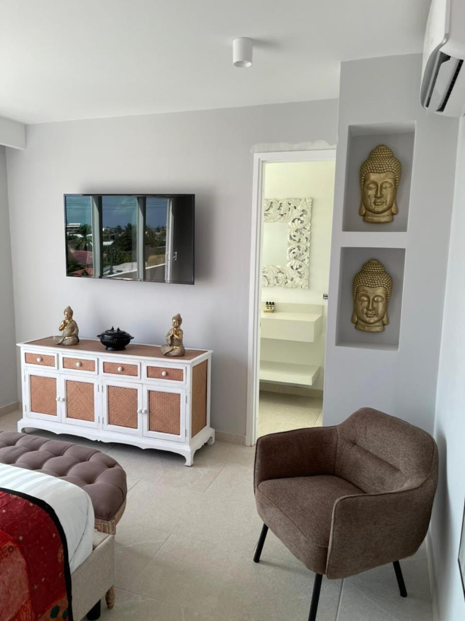 Suite - Photo 12